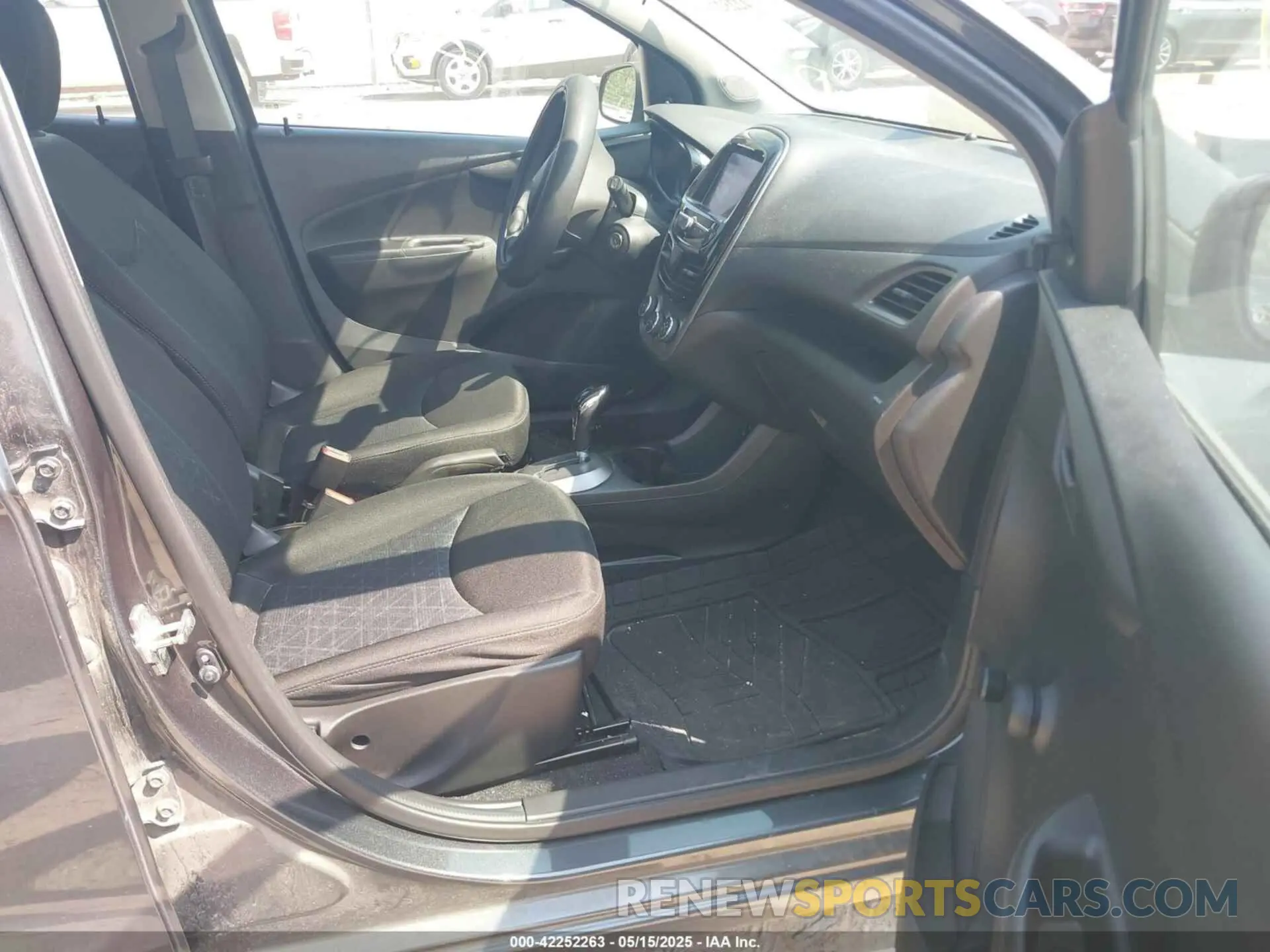 5 fotografías del automóvil dañado KL8CB6SA1LC479136 CHEVROLET SPARK 2020