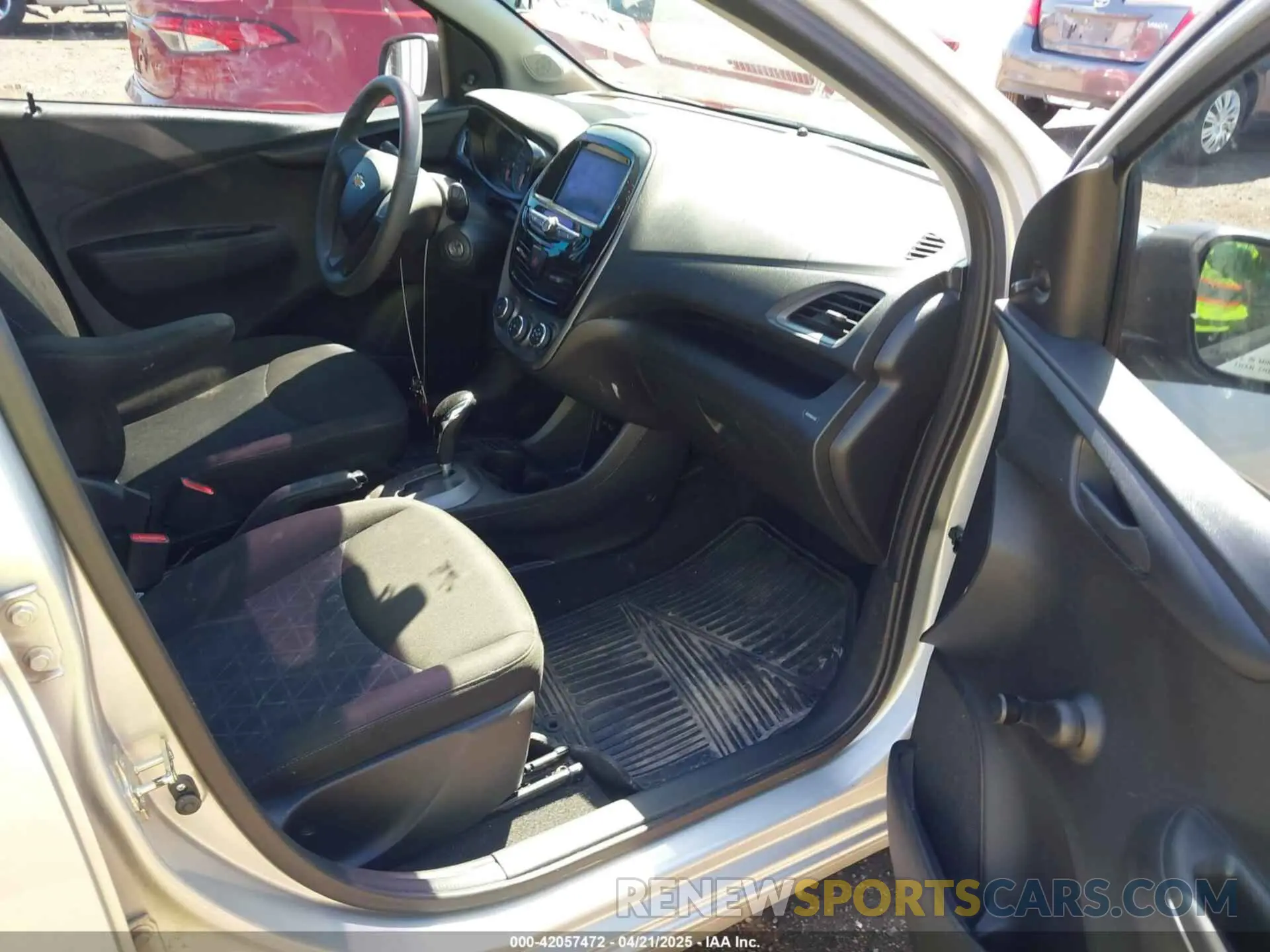 5 fotografías del automóvil dañado KL8CB6SA2LC410102 CHEVROLET SPARK 2020