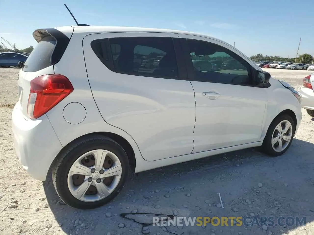 3 fotografías del automóvil dañado KL8CB6SA2LC480330 CHEVROLET SPARK 2020