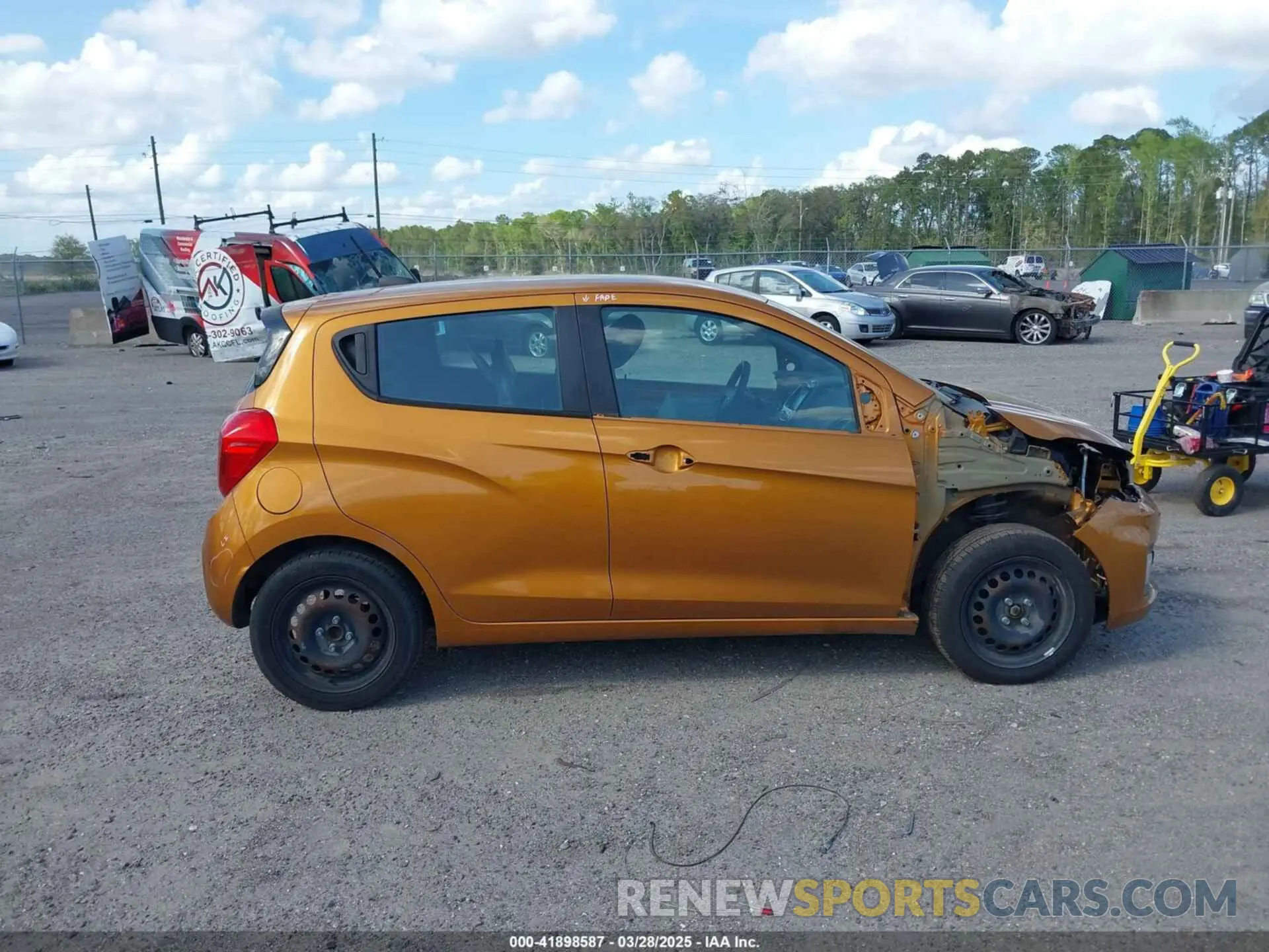 14 fotografías del automóvil dañado KL8CB6SA7LC408314 CHEVROLET SPARK 2020