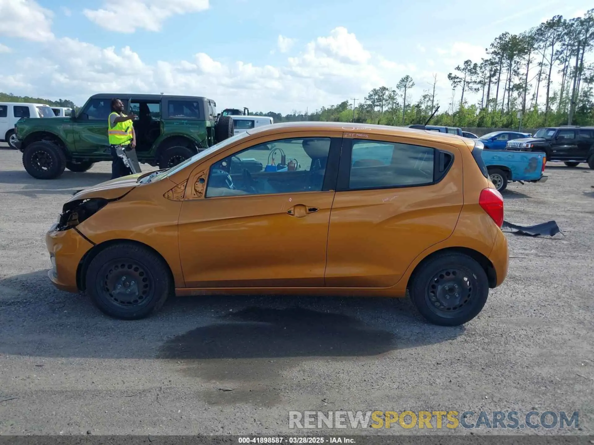 15 fotografías del automóvil dañado KL8CB6SA7LC408314 CHEVROLET SPARK 2020
