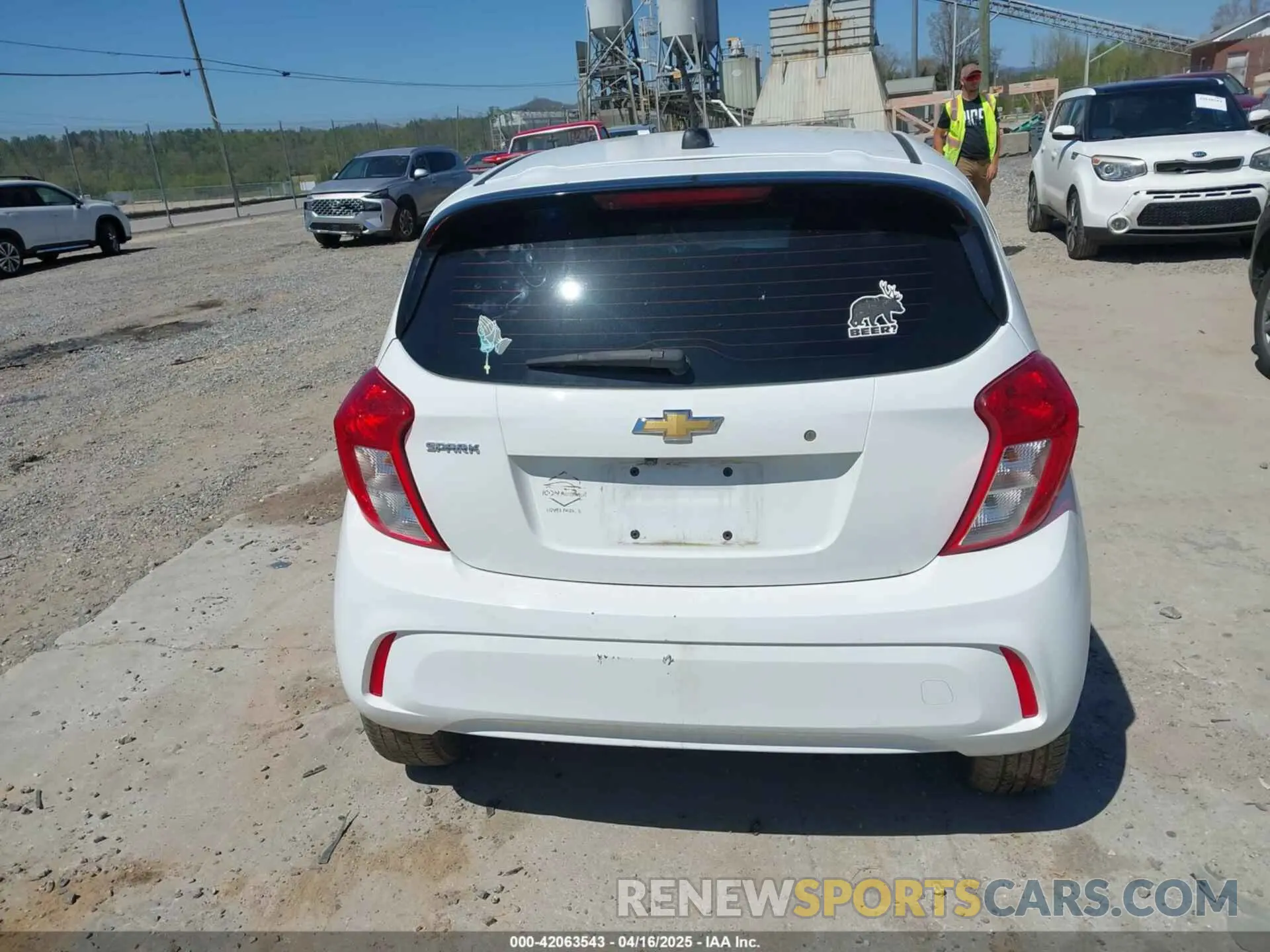 15 fotografías del automóvil dañado KL8CB6SA9LC427611 CHEVROLET SPARK 2020