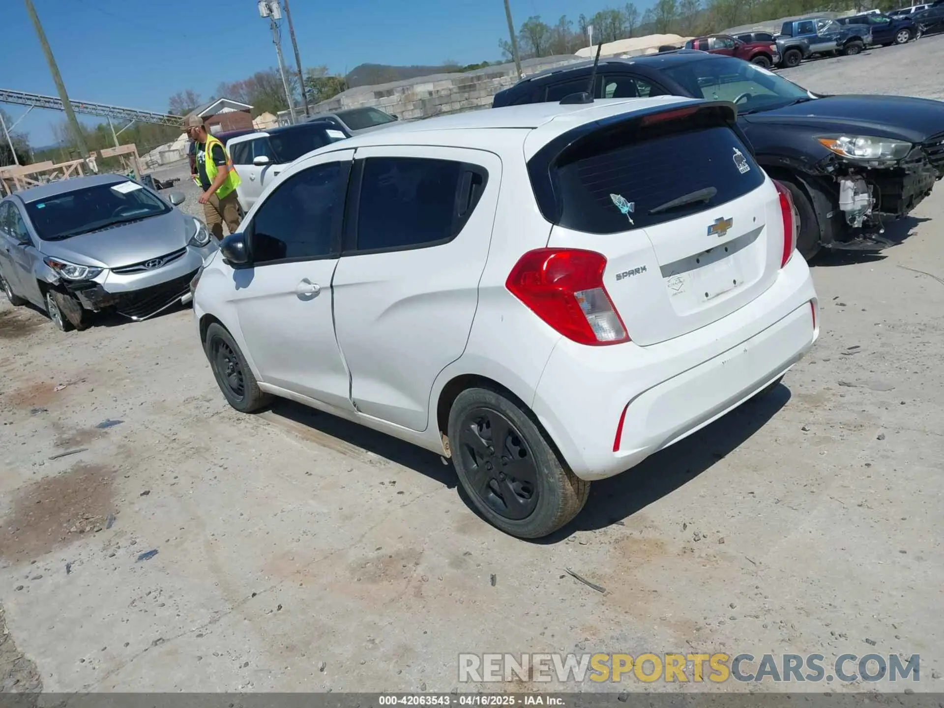 3 fotografías del automóvil dañado KL8CB6SA9LC427611 CHEVROLET SPARK 2020