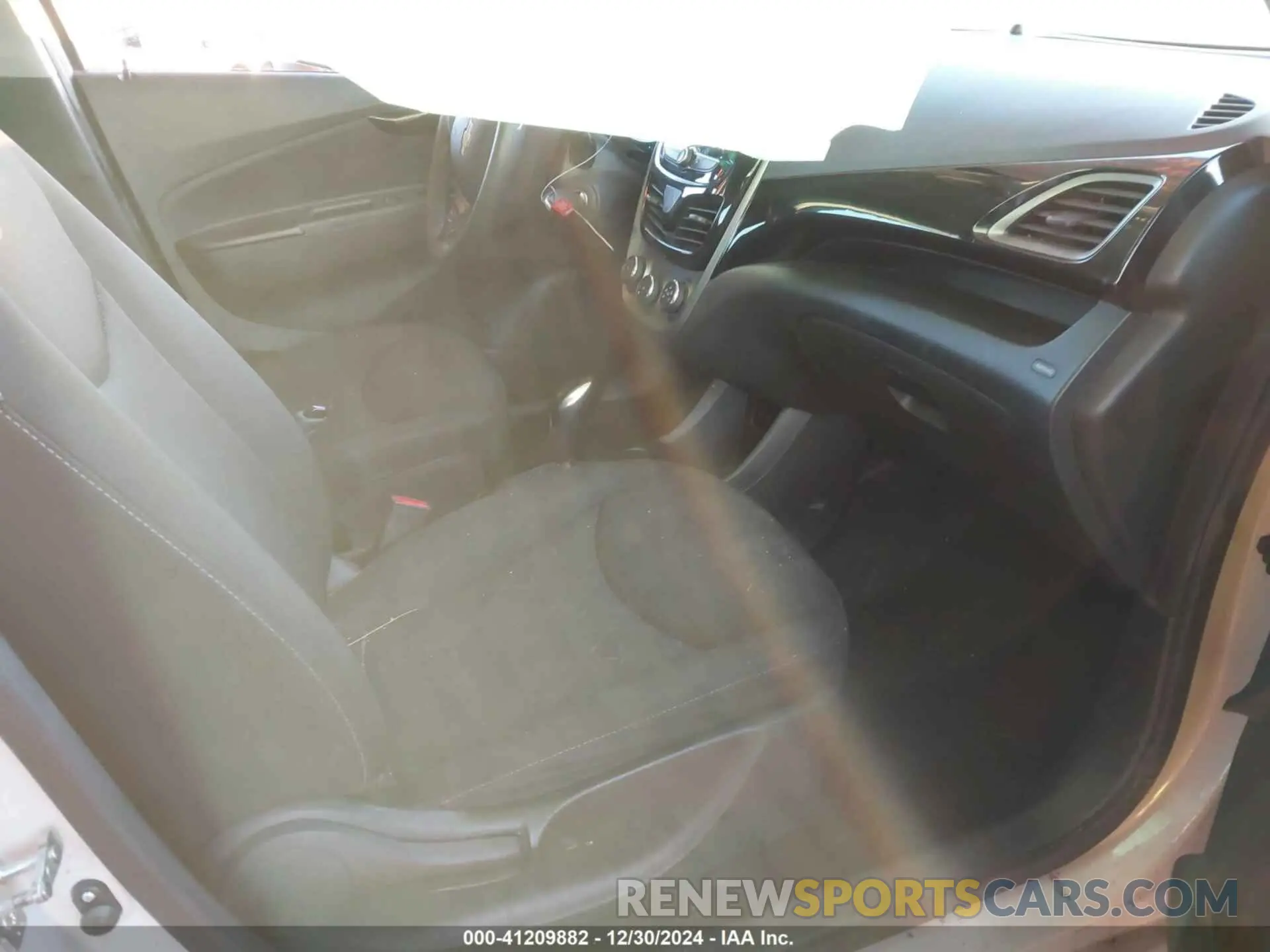 5 fotografías del automóvil dañado KL8CD6SA1LC447264 CHEVROLET SPARK 2020