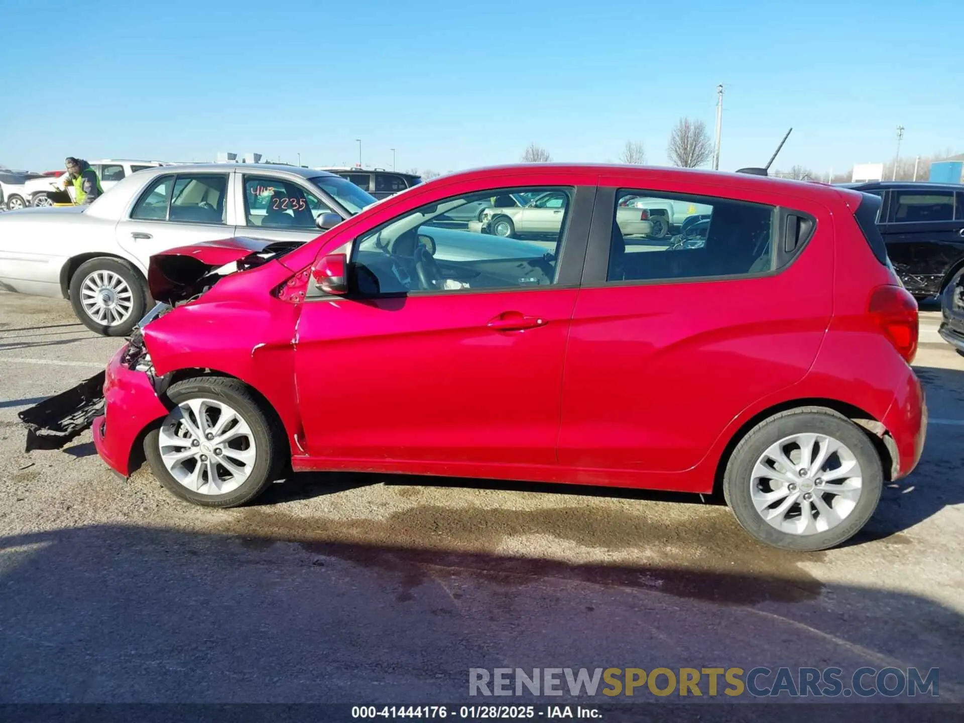 14 fotografías del automóvil dañado KL8CD6SA1LC451816 CHEVROLET SPARK 2020