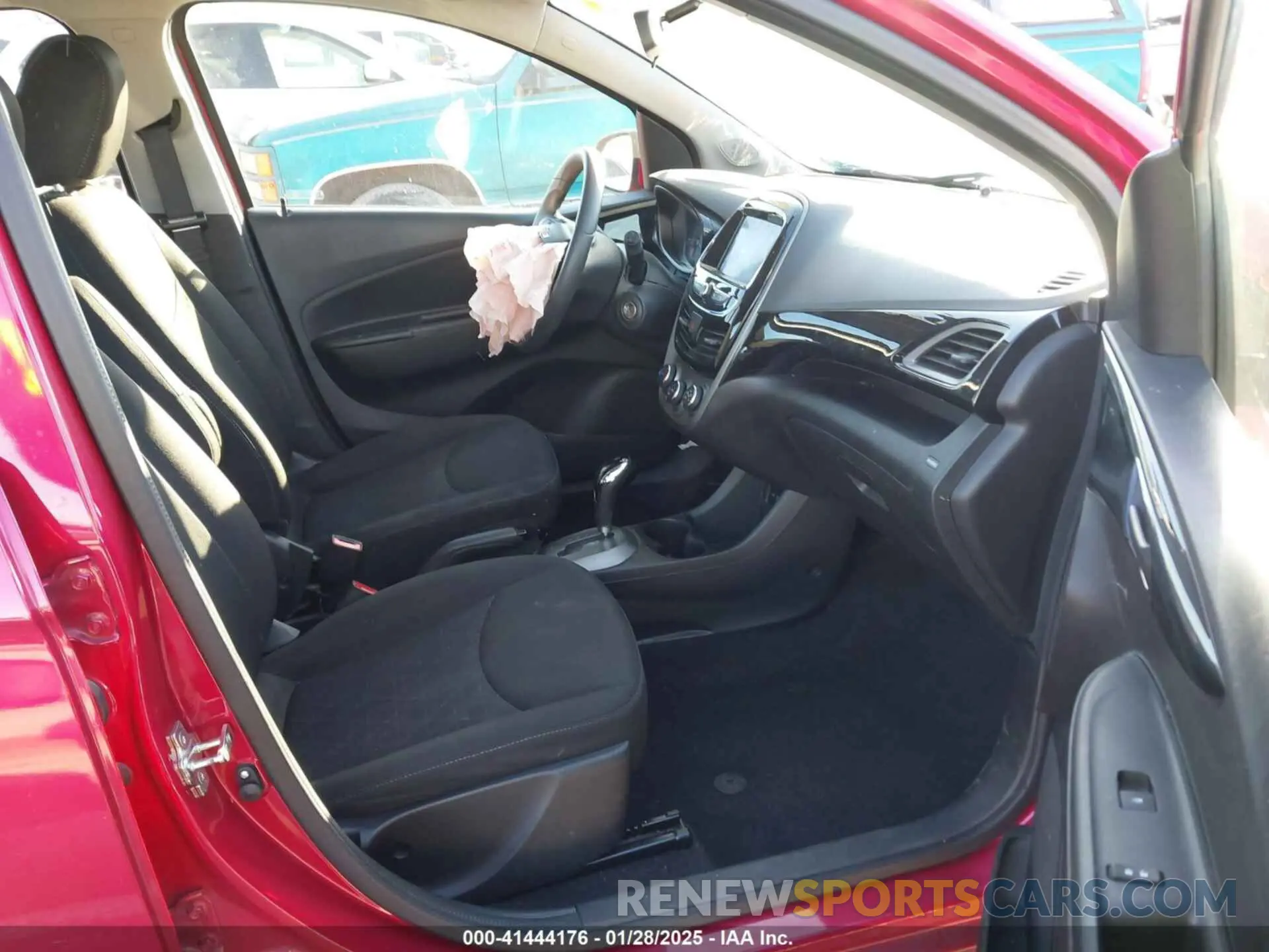 5 fotografías del automóvil dañado KL8CD6SA1LC451816 CHEVROLET SPARK 2020