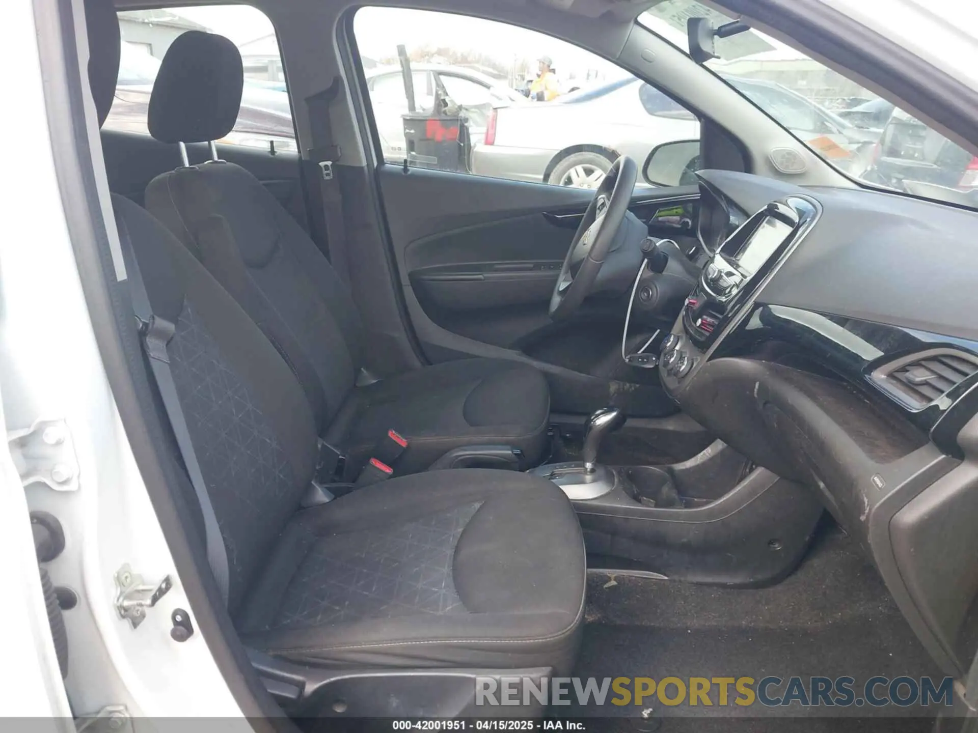 5 fotografías del automóvil dañado KL8CD6SA3LC447220 CHEVROLET SPARK 2020