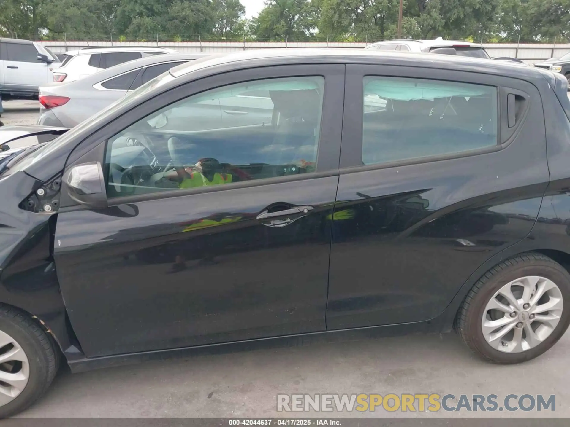 14 fotografías del automóvil dañado KL8CD6SA7LC417749 CHEVROLET SPARK 2020