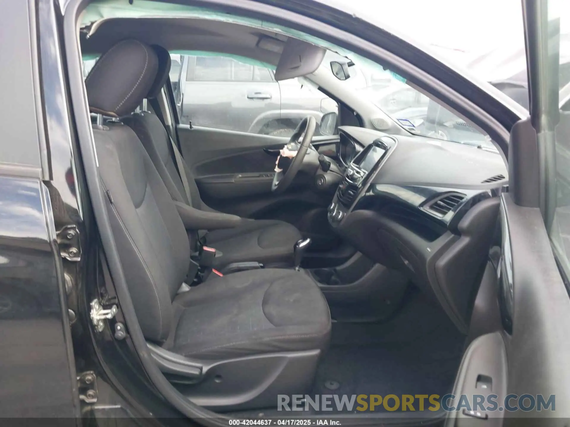 5 fotografías del automóvil dañado KL8CD6SA7LC417749 CHEVROLET SPARK 2020