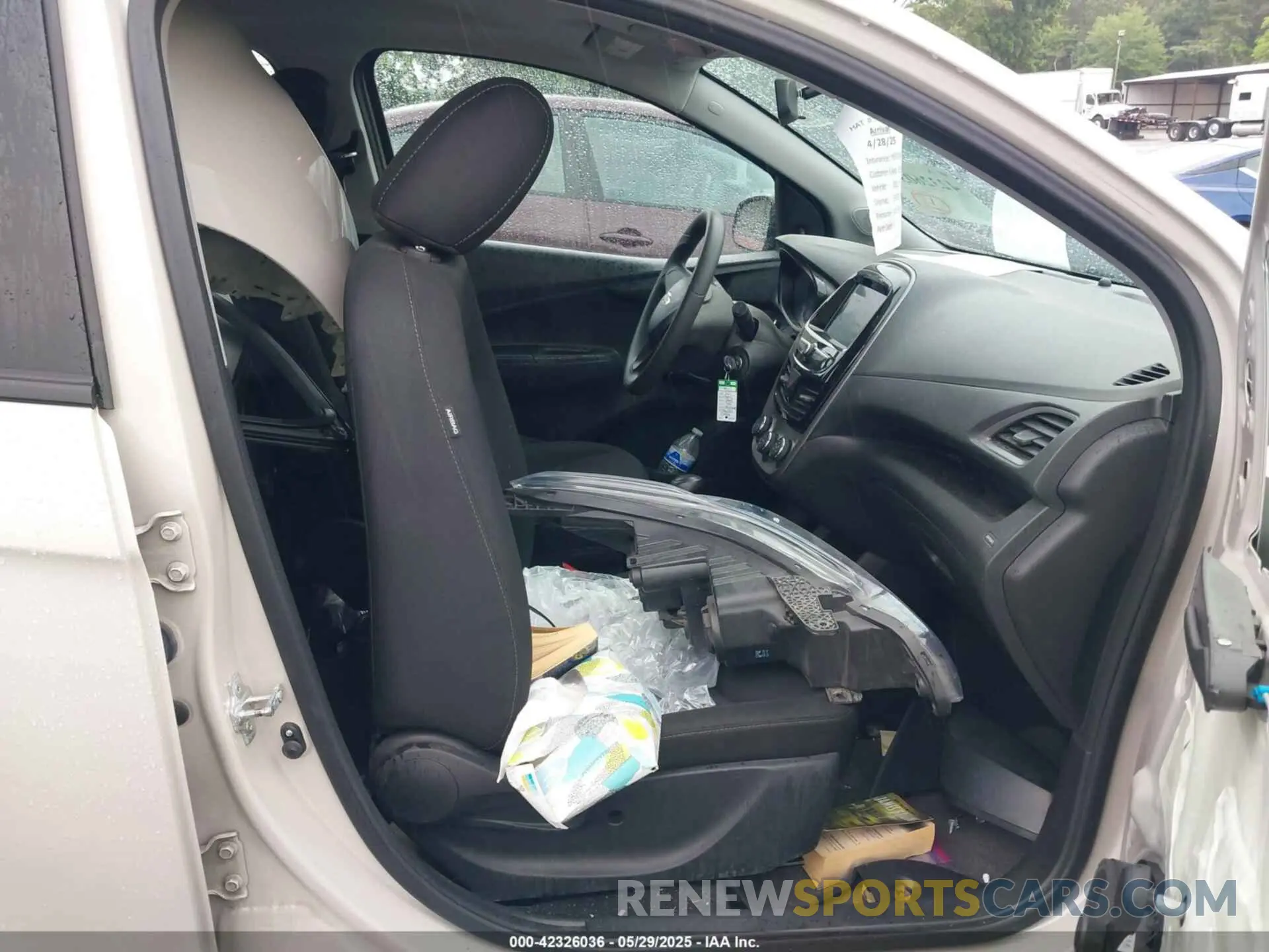 5 fotografías del automóvil dañado KL8CA6SA6MC736232 CHEVROLET SPARK 2021