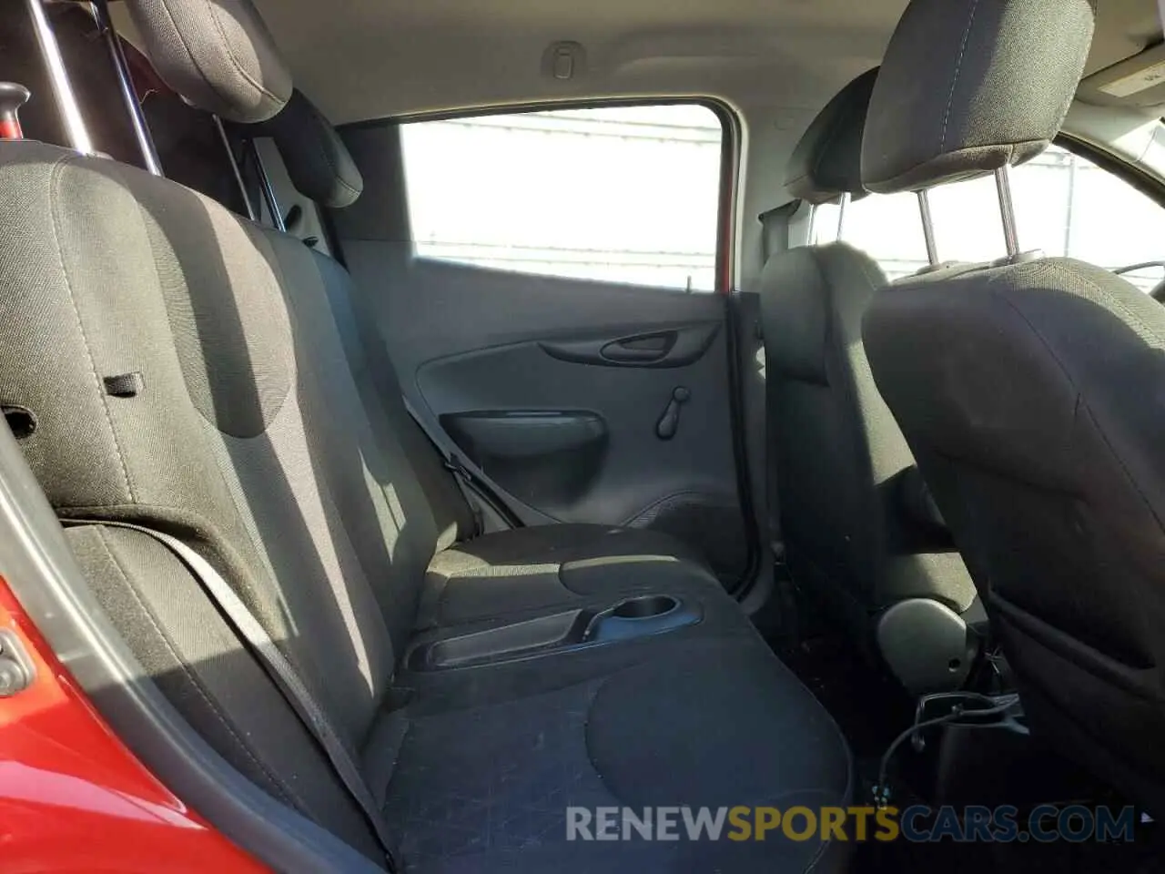 10 fotografías del automóvil dañado KL8CB6SA0MC731038 CHEVROLET SPARK 2021