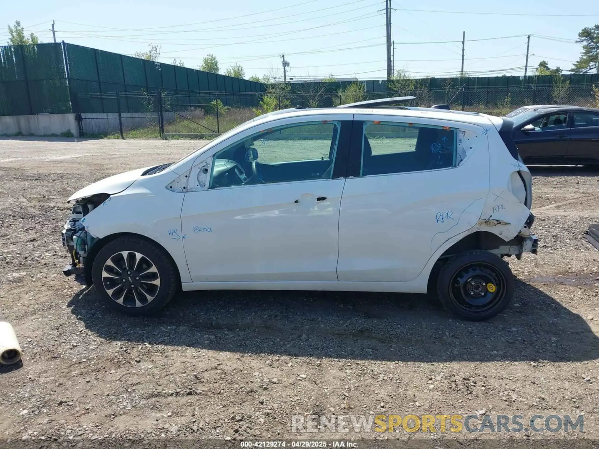 14 fotografías del automóvil dañado KL8CC6SA3MC225880 CHEVROLET SPARK 2021