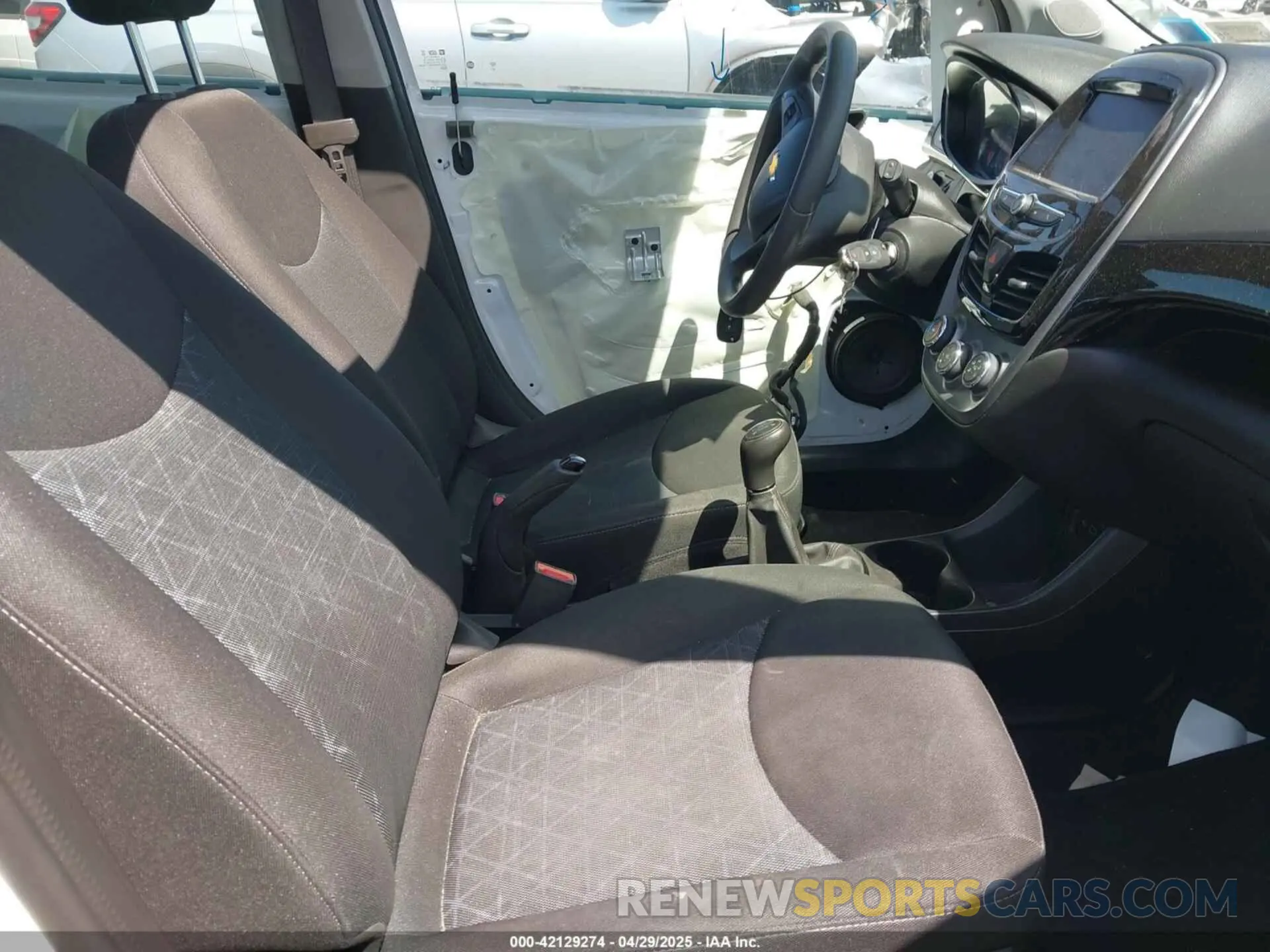 5 fotografías del automóvil dañado KL8CC6SA3MC225880 CHEVROLET SPARK 2021