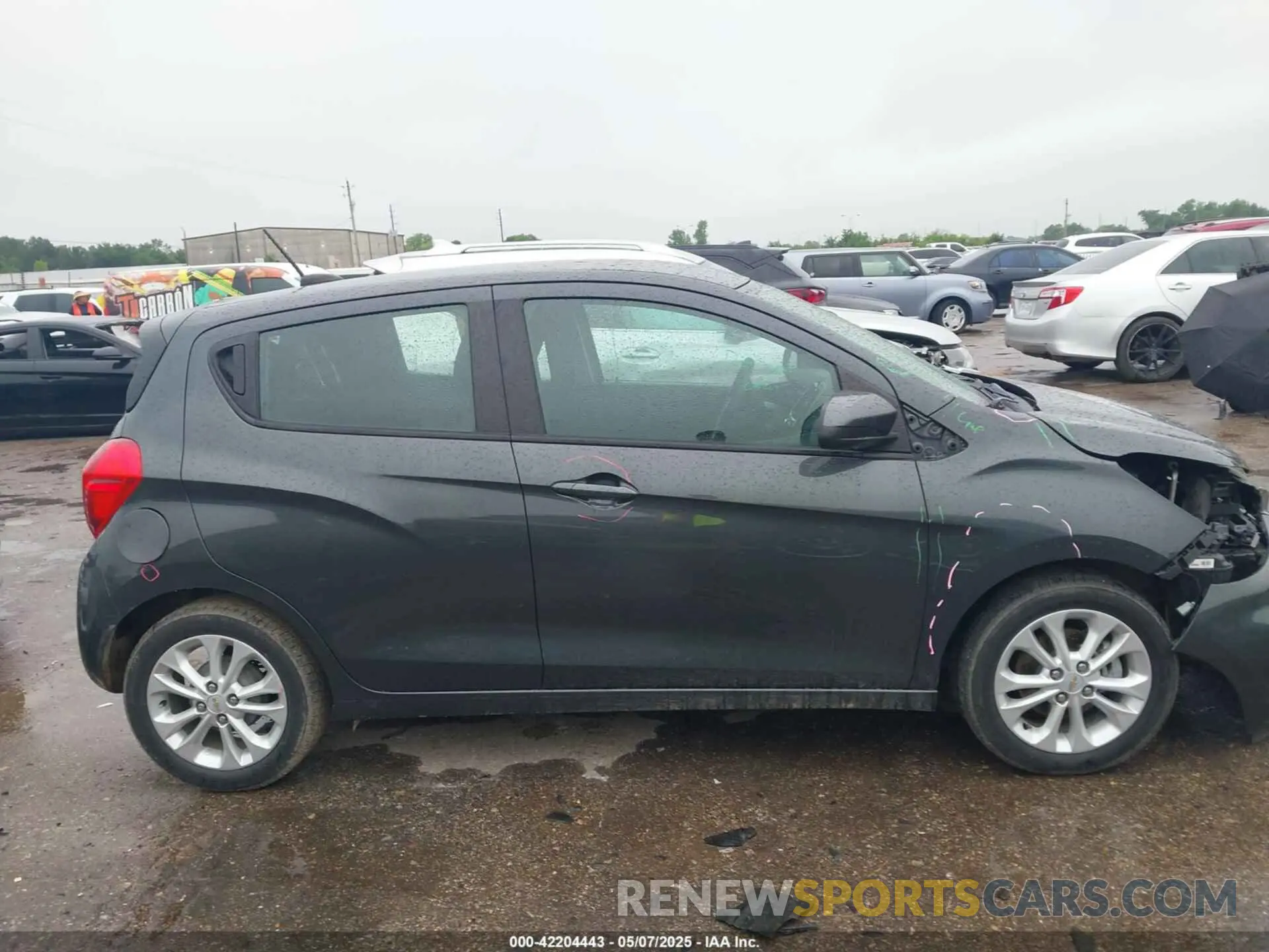 14 fotografías del automóvil dañado KL8CD6SA3MC722456 CHEVROLET SPARK 2021