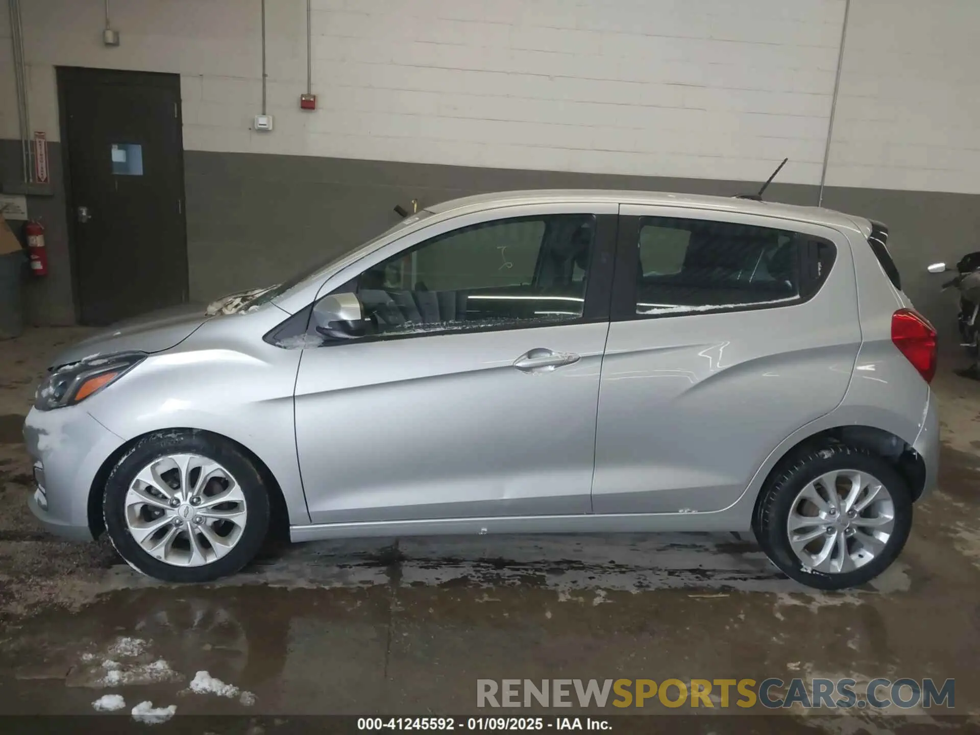 14 fotografías del automóvil dañado KL8CD6SA3MC743050 CHEVROLET SPARK 2021