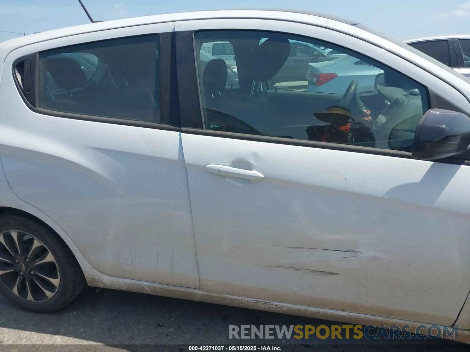 12 fotografías del automóvil dañado KL8CD6SA6MC711001 CHEVROLET SPARK 2021