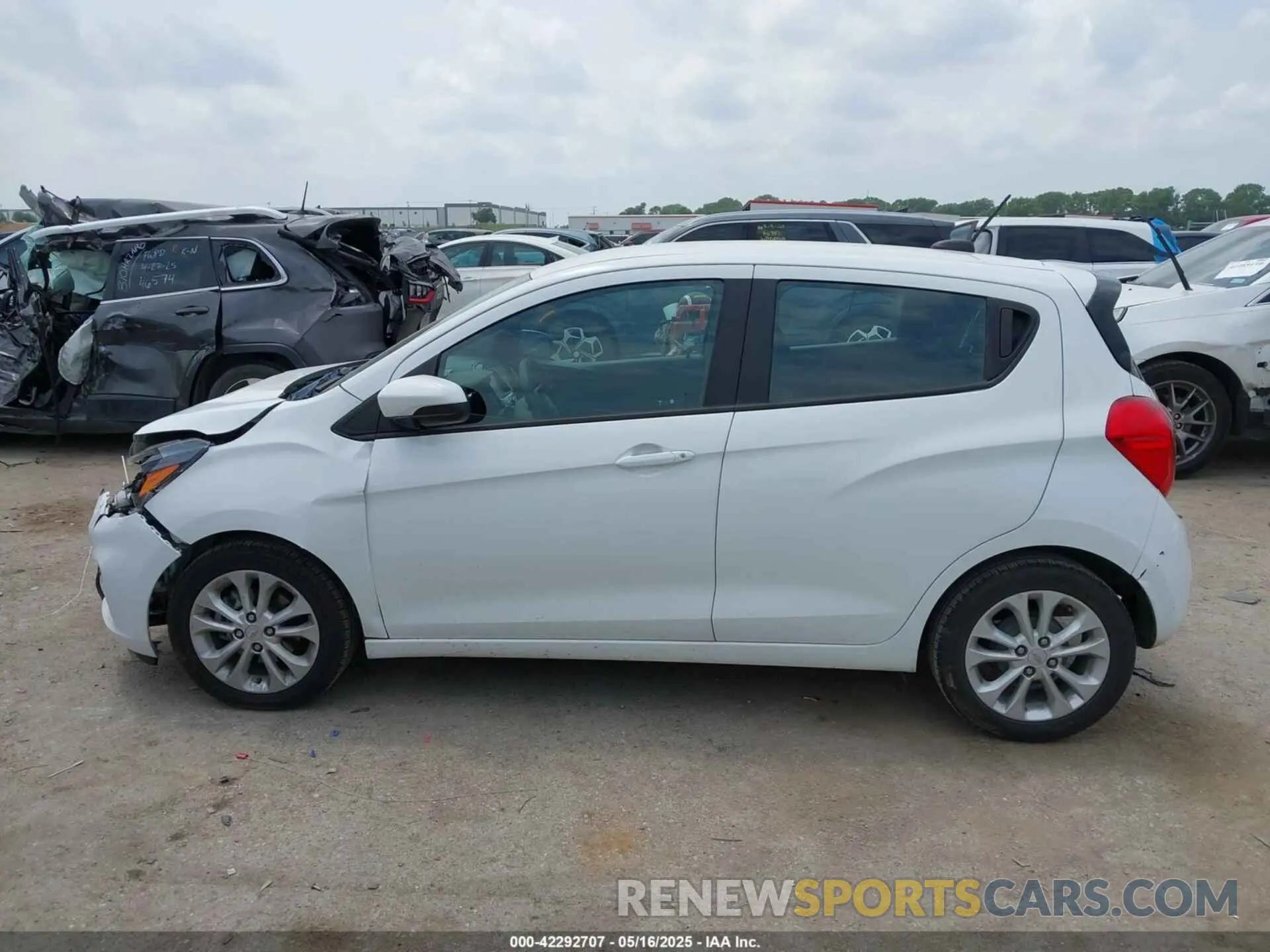 14 fotografías del automóvil dañado KL8CD6SA6MC730762 CHEVROLET SPARK 2021