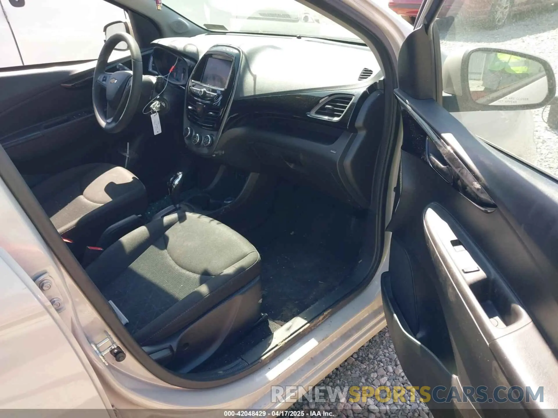 5 fotografías del automóvil dañado KL8CD6SA8MC748924 CHEVROLET SPARK 2021