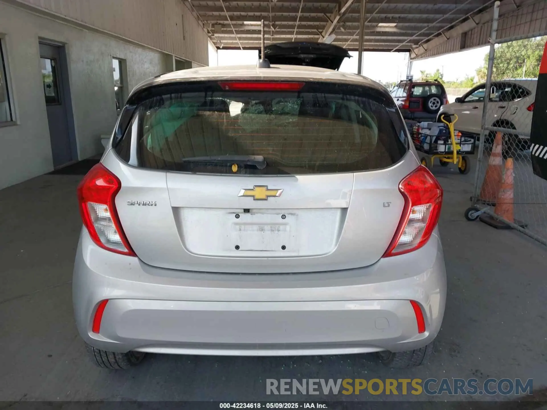 16 fotografías del automóvil dañado KL8CD6SA9MC217490 CHEVROLET SPARK 2021