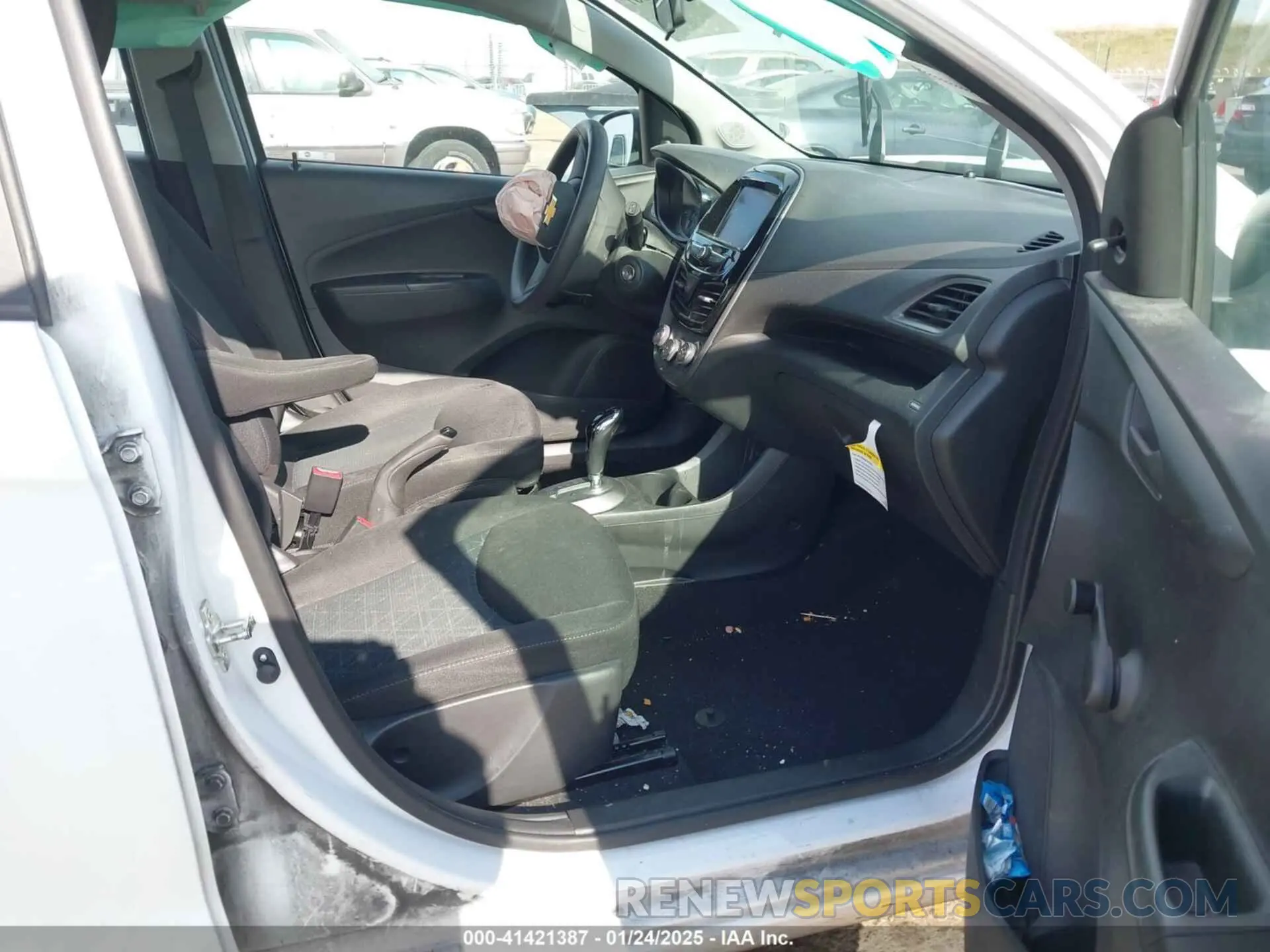 5 fotografías del automóvil dañado KL8CB6SA3NC036523 CHEVROLET SPARK 2022
