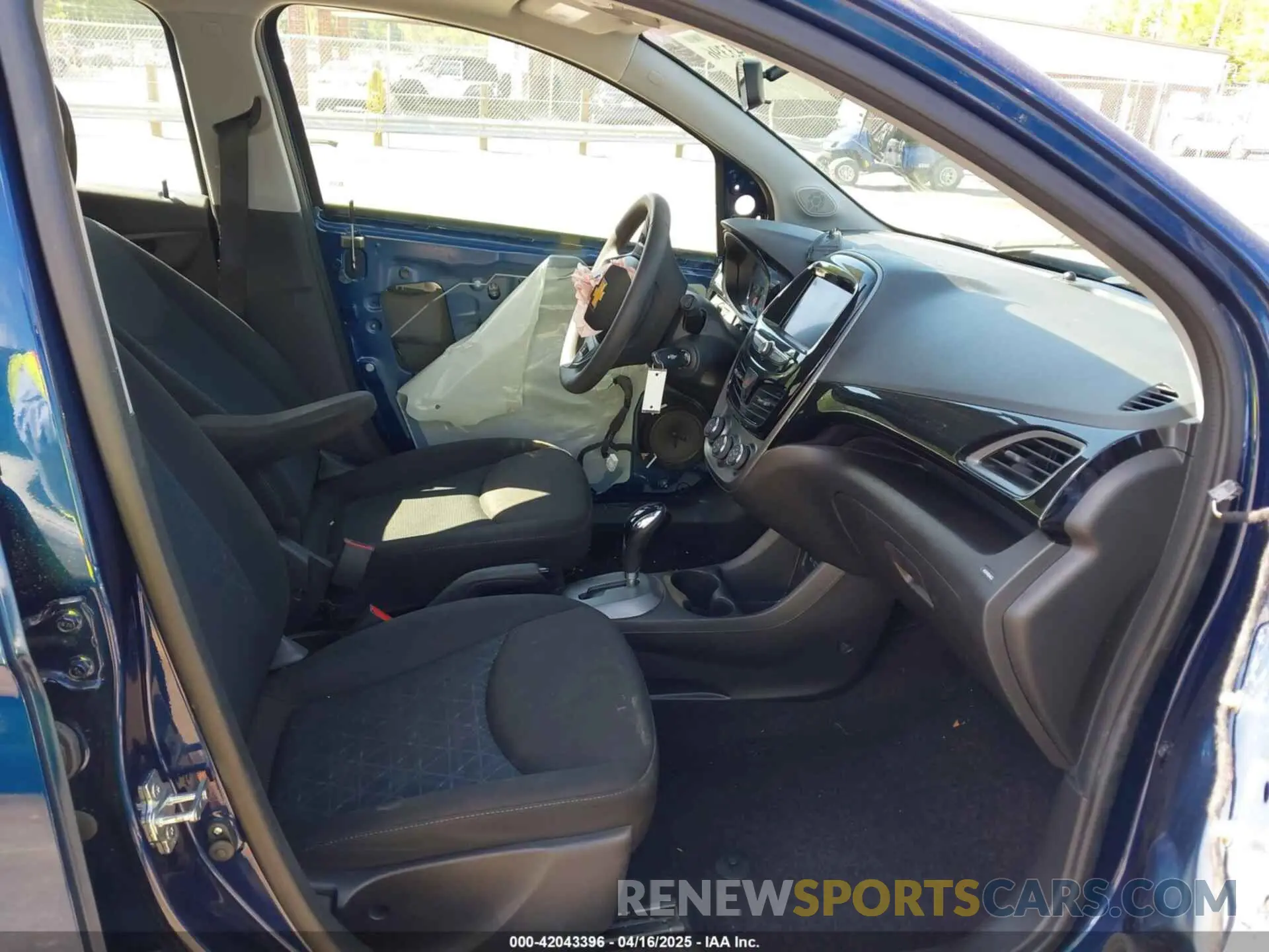 5 fotografías del automóvil dañado KL8CD6SA0NC036893 CHEVROLET SPARK 2022