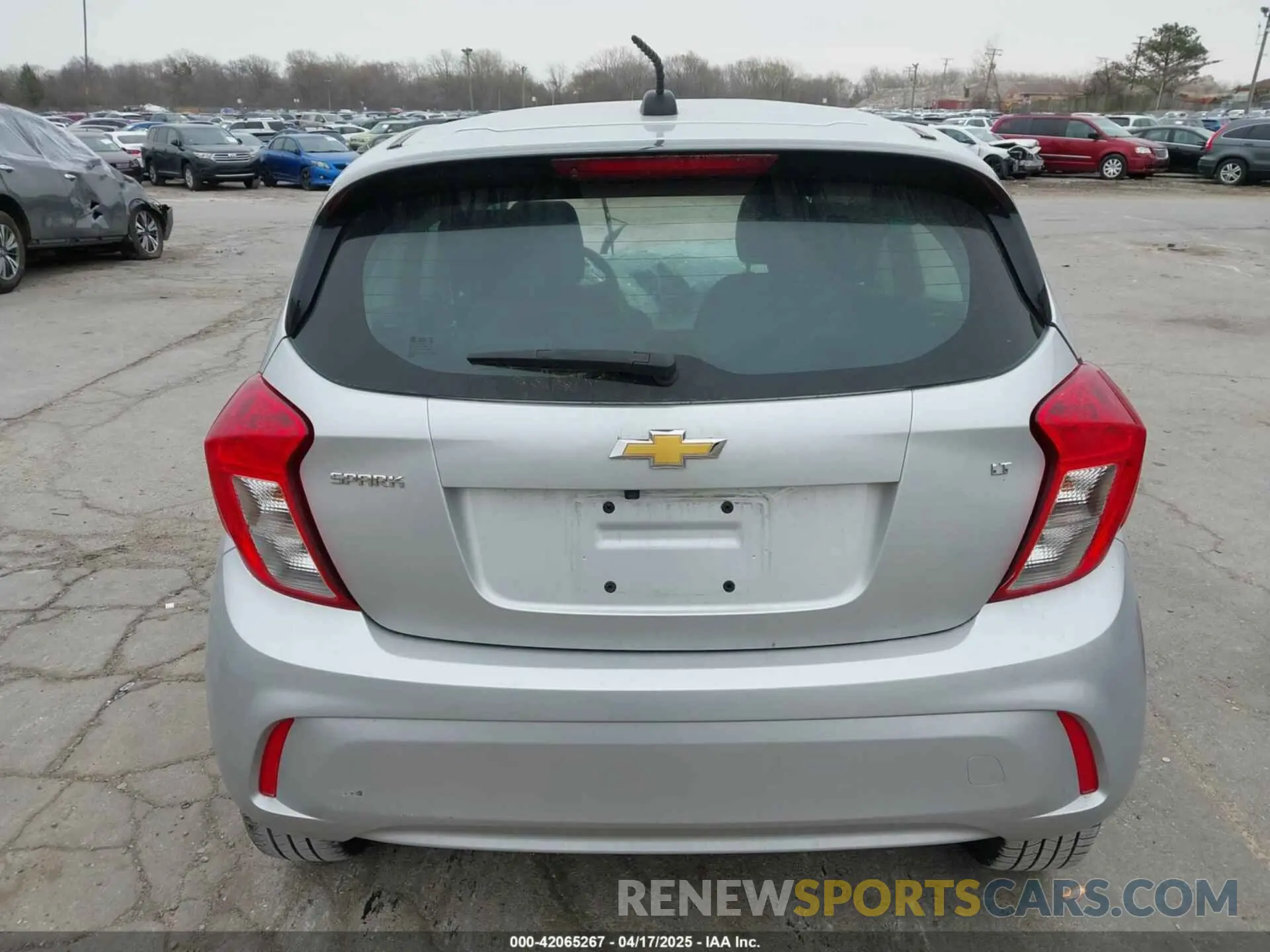 17 fotografías del automóvil dañado KL8CD6SA1NC021917 CHEVROLET SPARK 2022