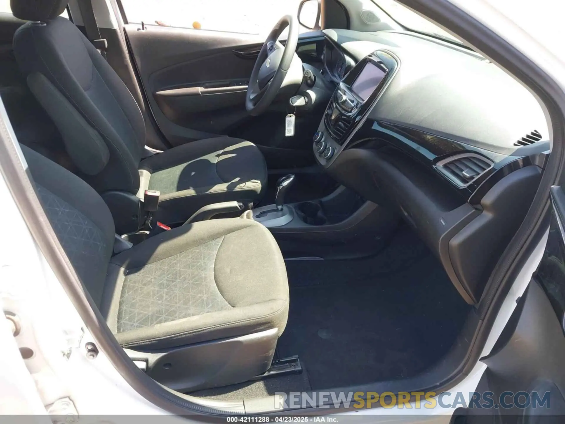 5 fotografías del automóvil dañado KL8CD6SA4NC012919 CHEVROLET SPARK 2022