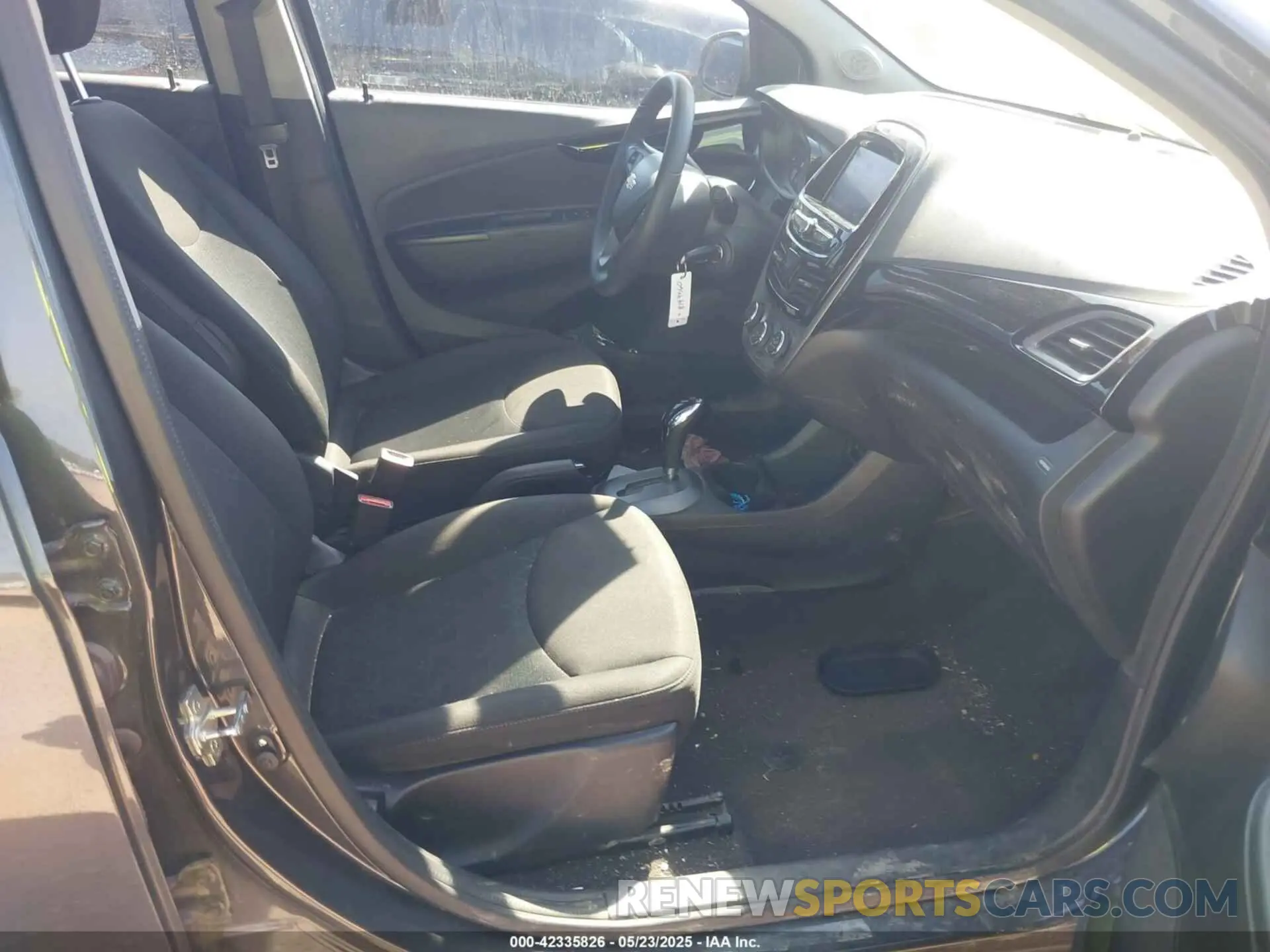 5 fotografías del automóvil dañado KL8CD6SA6NC010556 CHEVROLET SPARK 2022