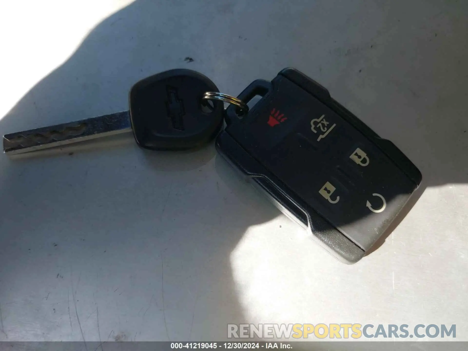11 fotografías del automóvil dañado 1GNSCGKC4KR269818 CHEVROLET SUBURBAN 2019