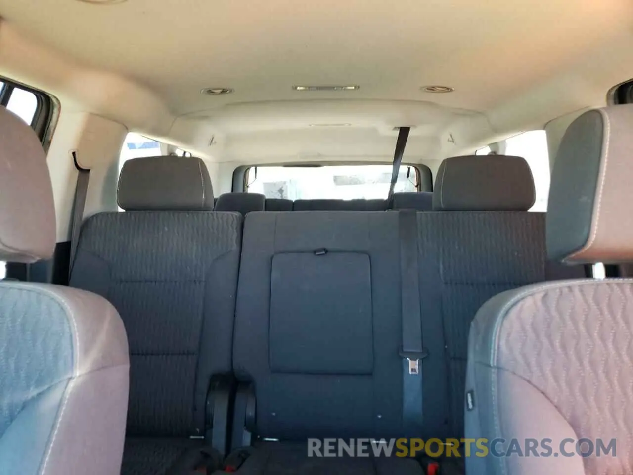 10 fotografías del automóvil dañado 1GNSCGKC6KR180042 CHEVROLET SUBURBAN 2019