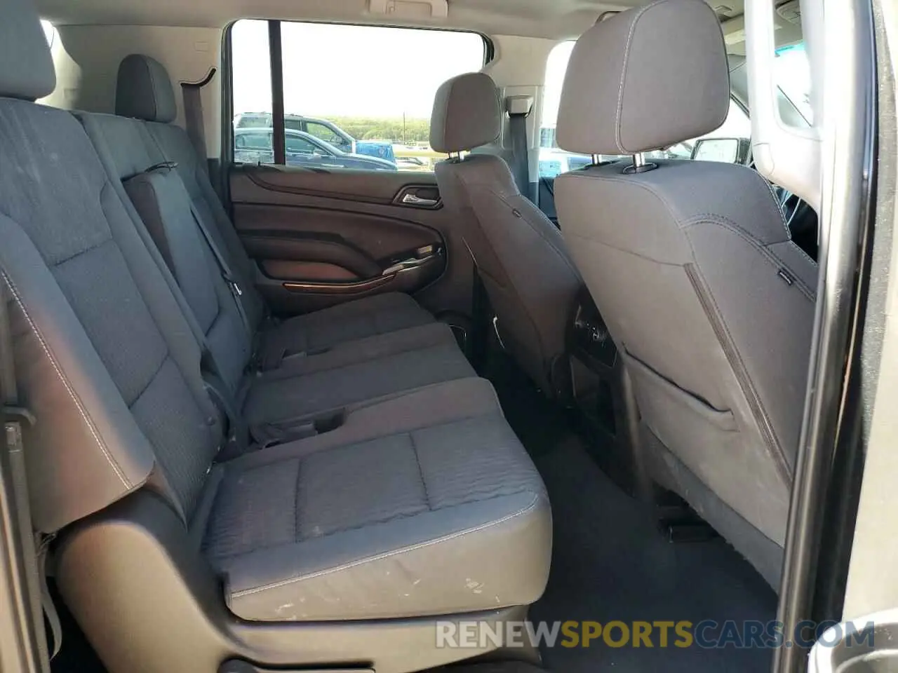 11 fotografías del automóvil dañado 1GNSCGKC6KR180042 CHEVROLET SUBURBAN 2019