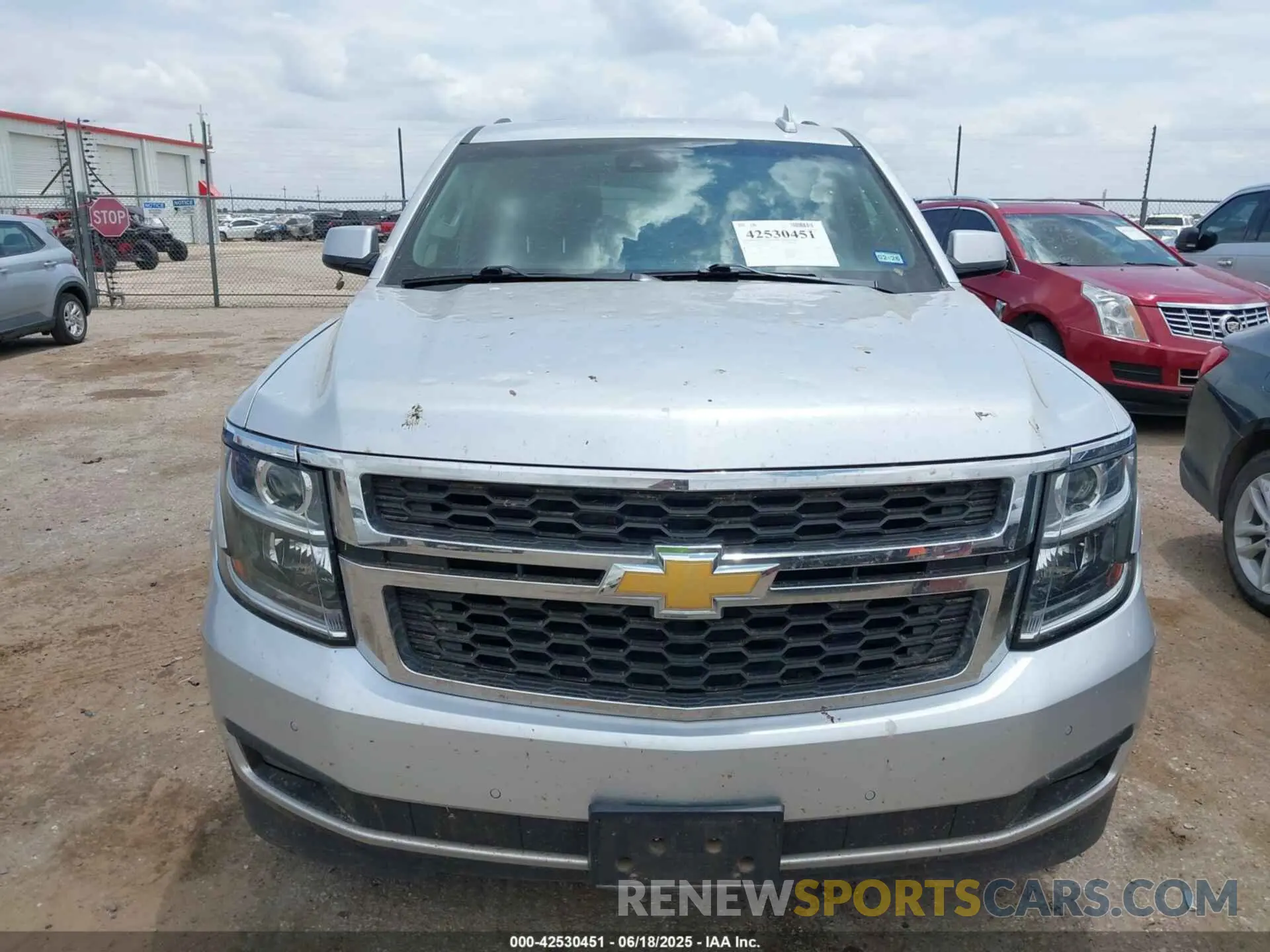 12 fotografías del automóvil dañado 1GNSCHKC0KR380047 CHEVROLET SUBURBAN 2019