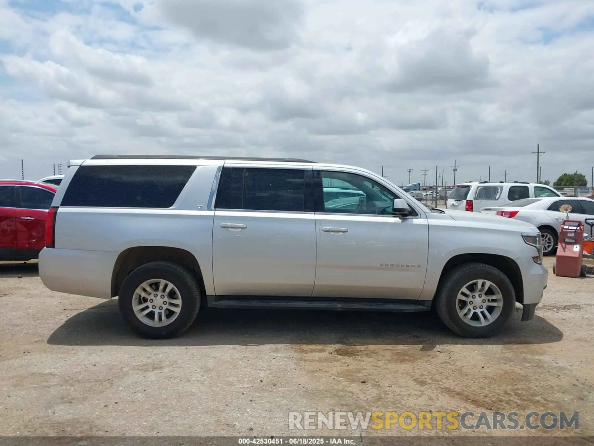 13 fotografías del automóvil dañado 1GNSCHKC0KR380047 CHEVROLET SUBURBAN 2019