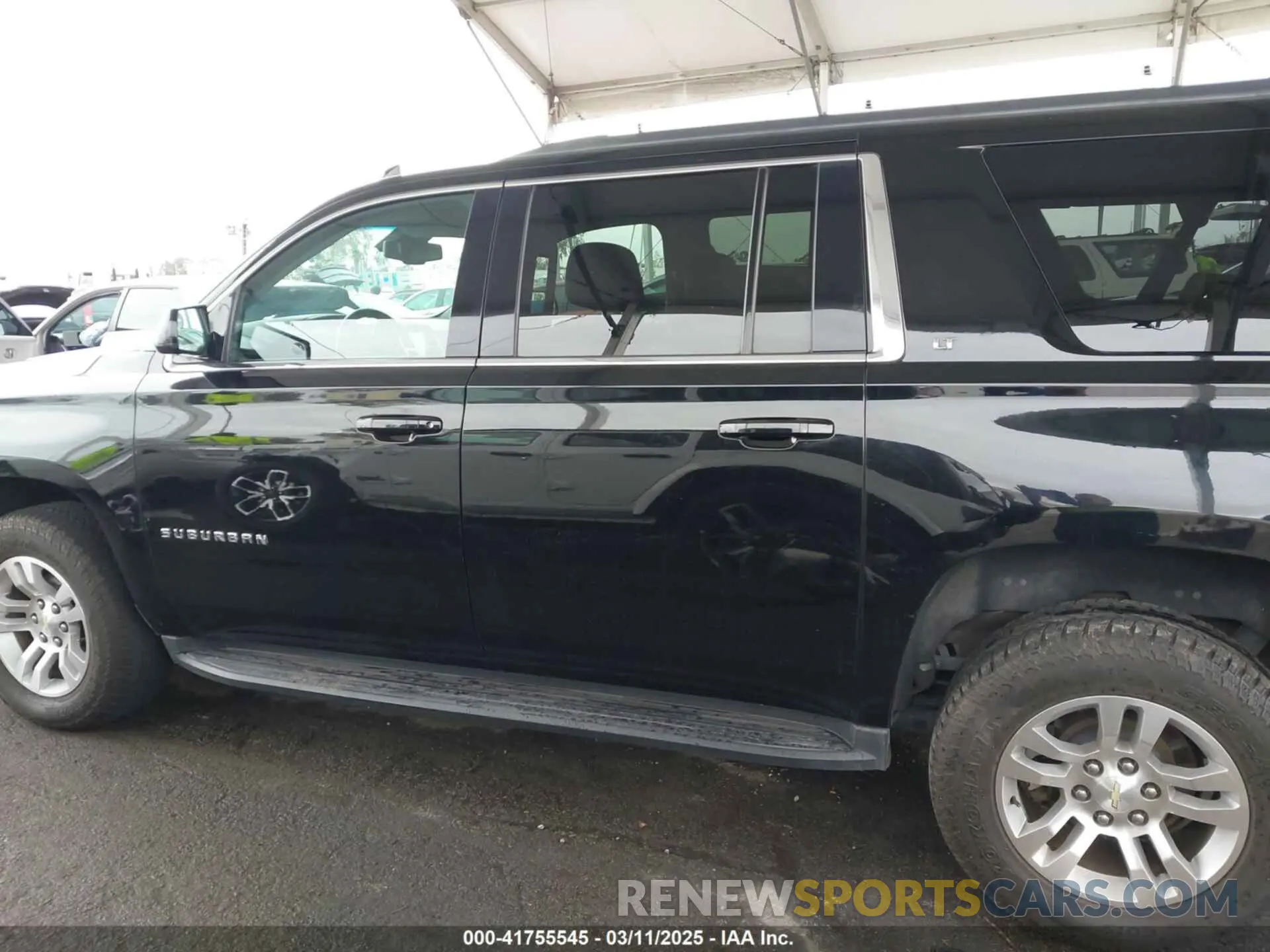 15 fotografías del automóvil dañado 1GNSCHKC2KR170551 CHEVROLET SUBURBAN 2019