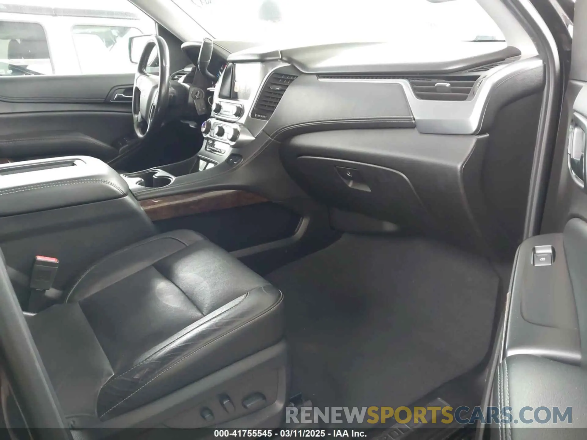 5 fotografías del automóvil dañado 1GNSCHKC2KR170551 CHEVROLET SUBURBAN 2019