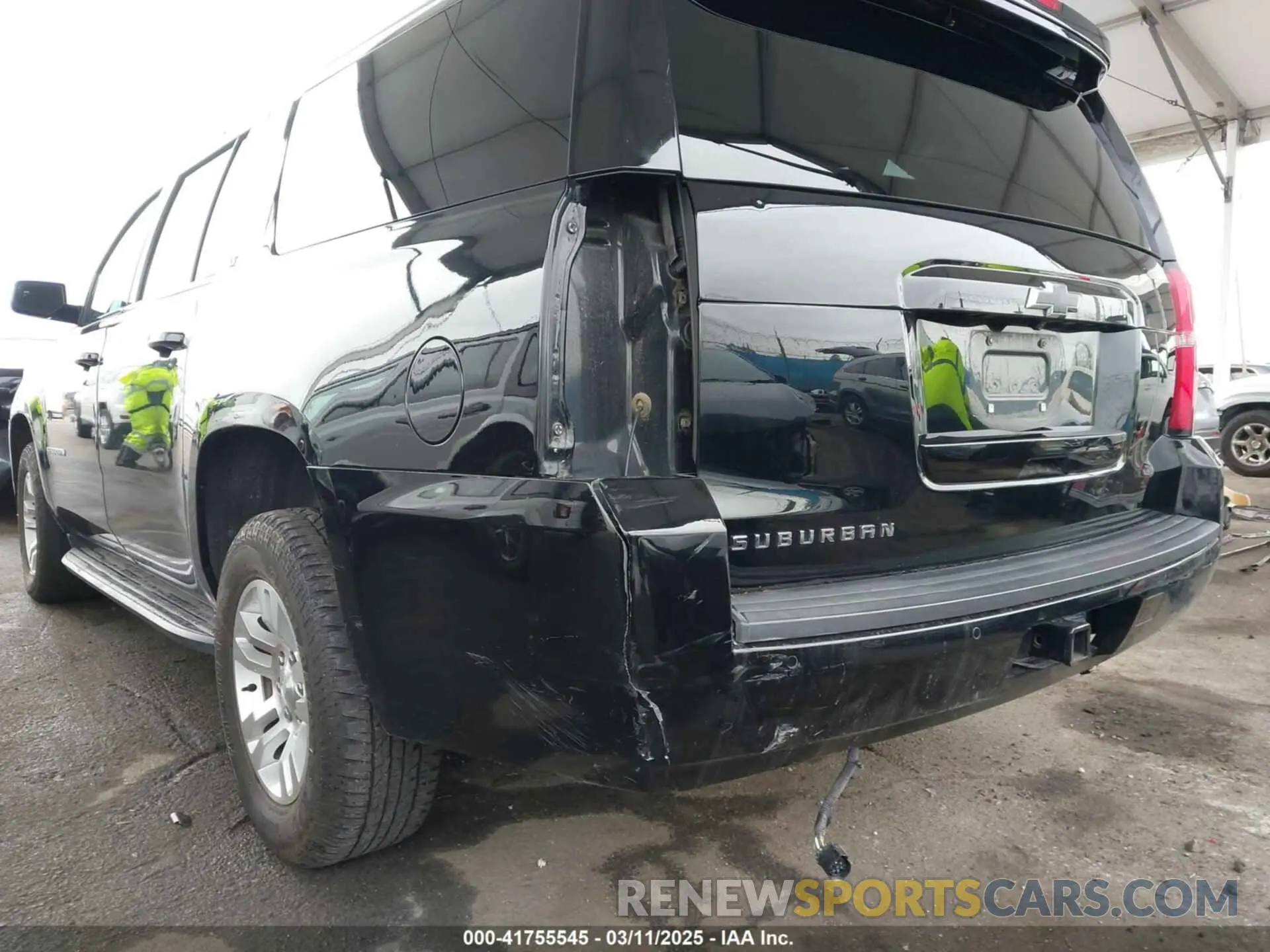 6 fotografías del automóvil dañado 1GNSCHKC2KR170551 CHEVROLET SUBURBAN 2019