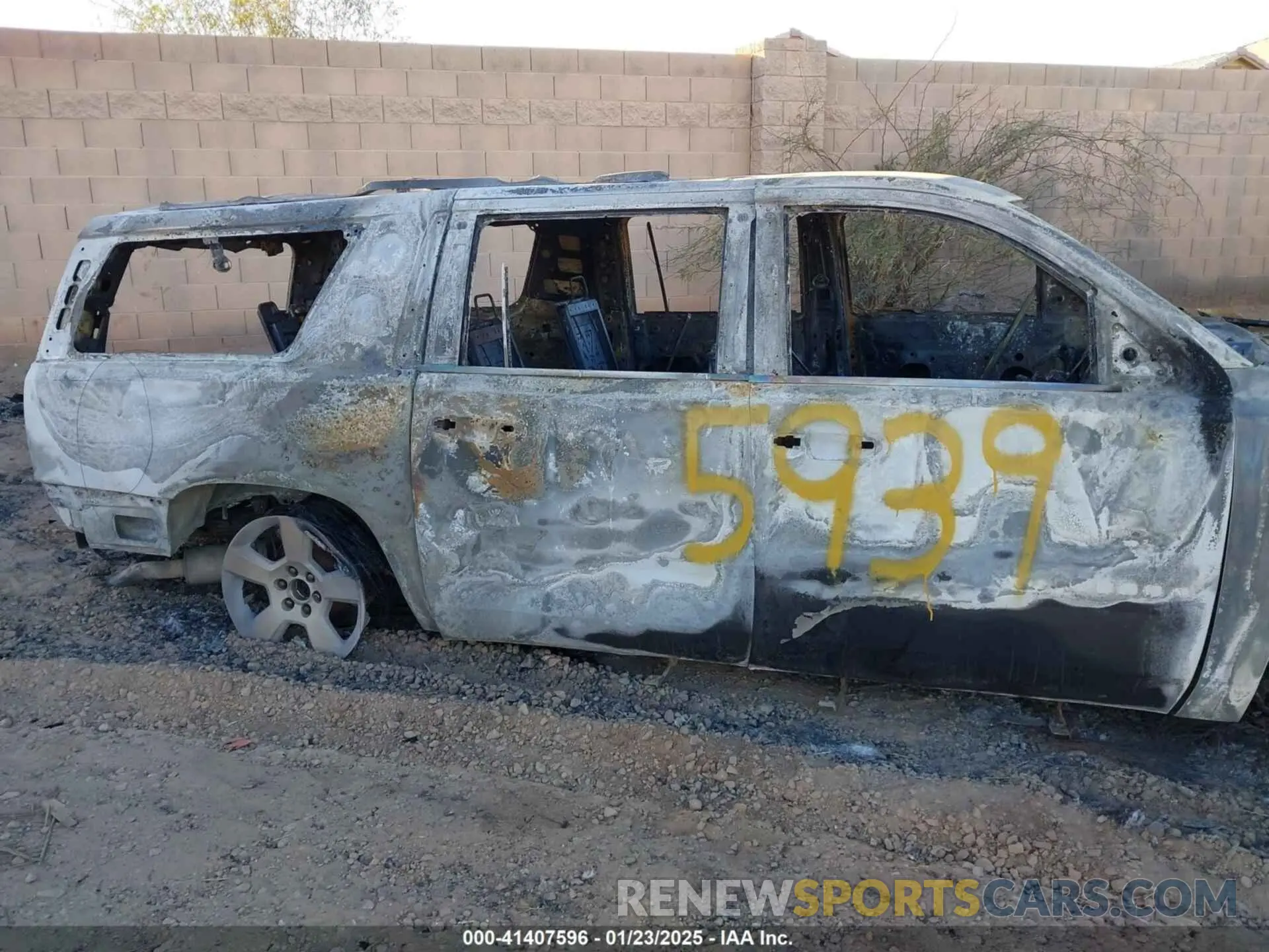 12 fotografías del automóvil dañado 1GNSCHKC2KR395939 CHEVROLET SUBURBAN 2019