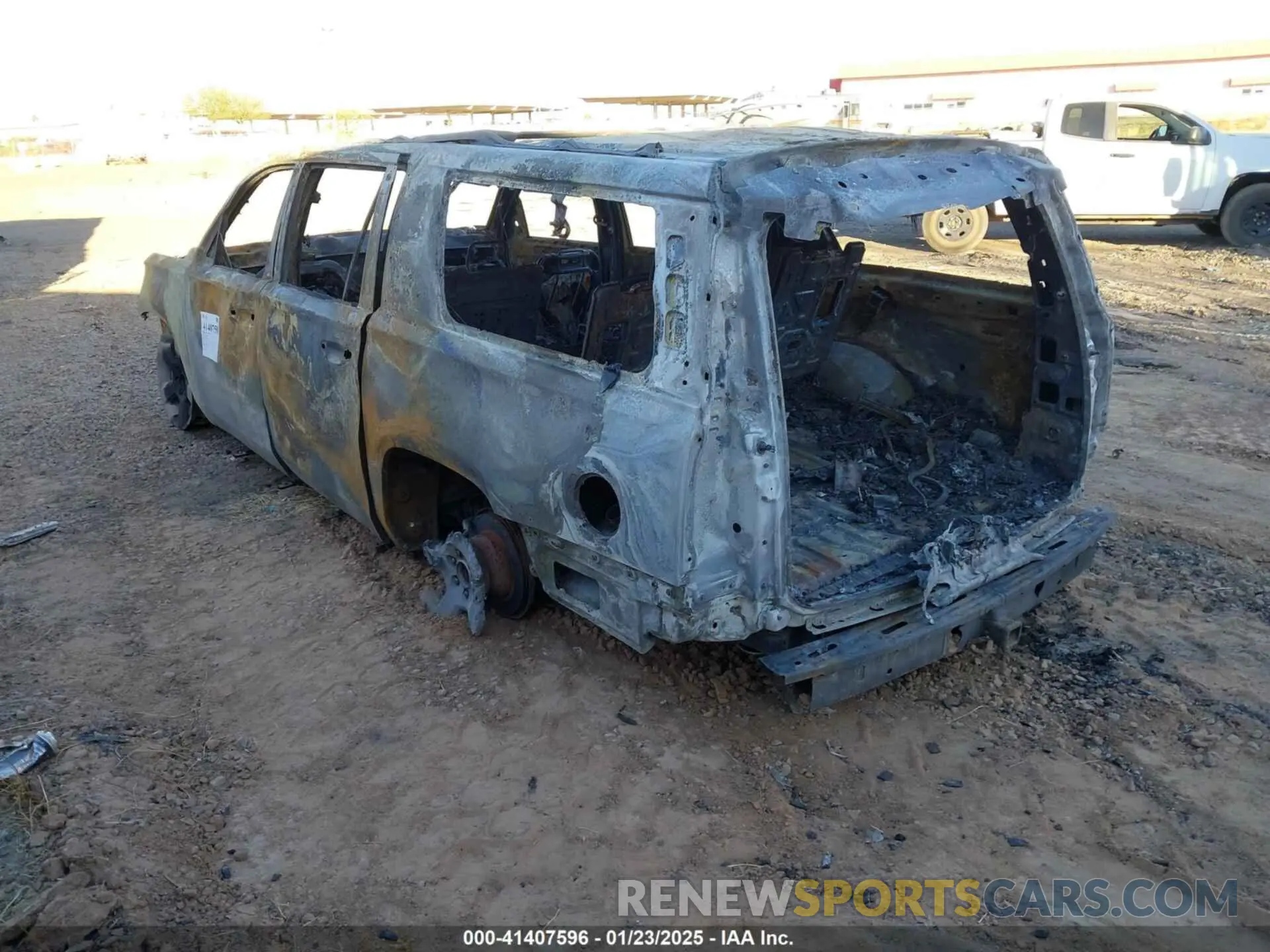 3 fotografías del automóvil dañado 1GNSCHKC2KR395939 CHEVROLET SUBURBAN 2019