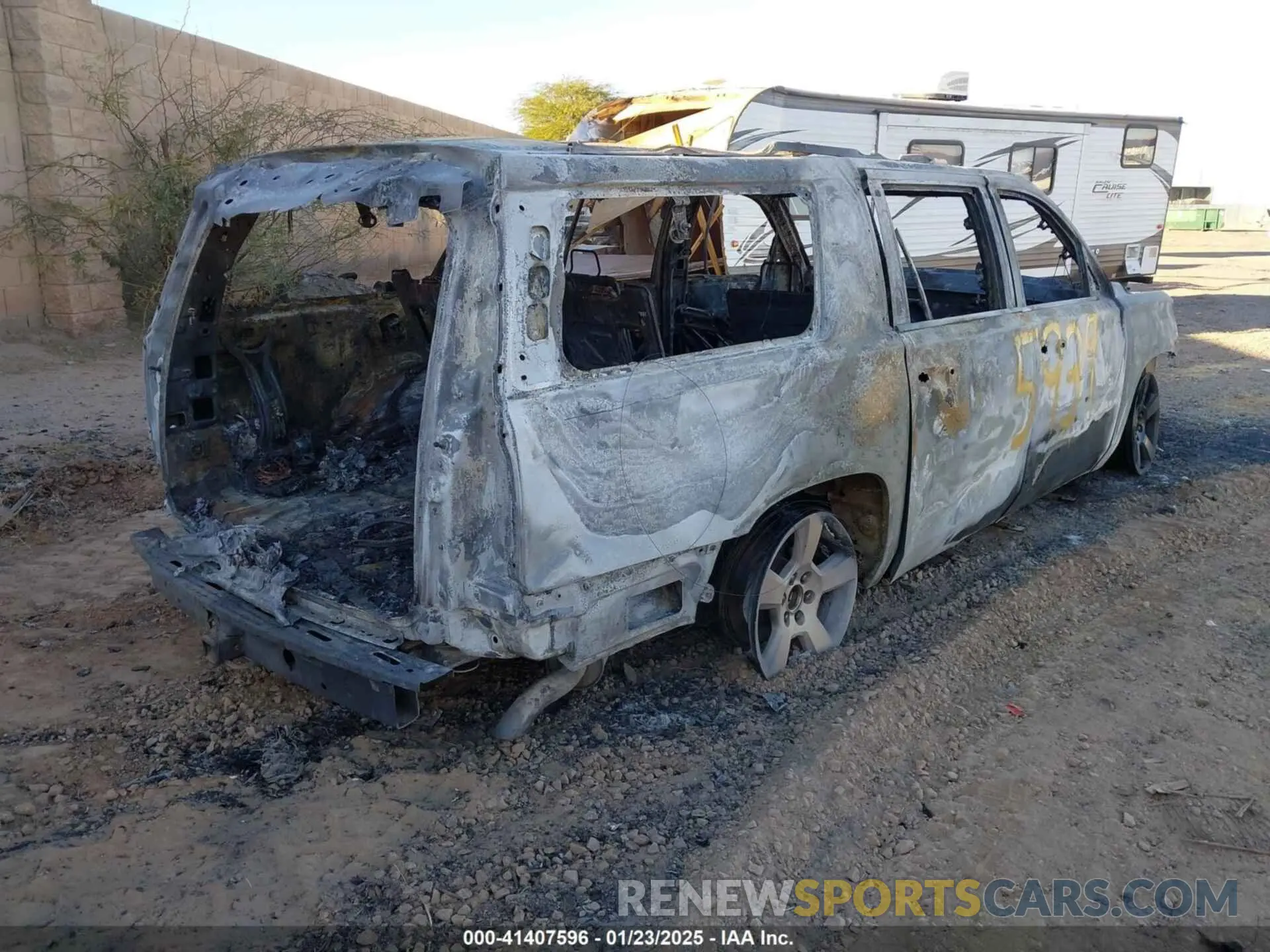 4 fotografías del automóvil dañado 1GNSCHKC2KR395939 CHEVROLET SUBURBAN 2019