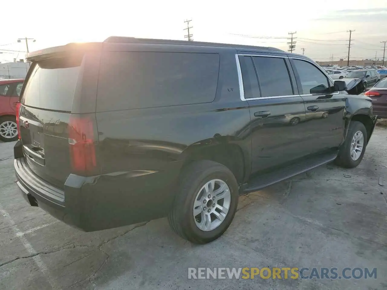 3 fotografías del automóvil dañado 1GNSCHKC3KR128244 CHEVROLET SUBURBAN 2019