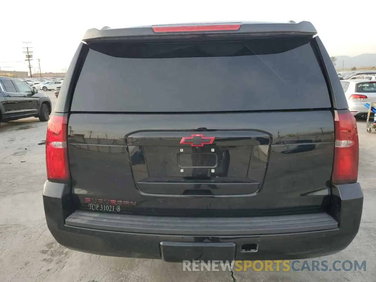 6 fotografías del automóvil dañado 1GNSCHKC3KR128244 CHEVROLET SUBURBAN 2019