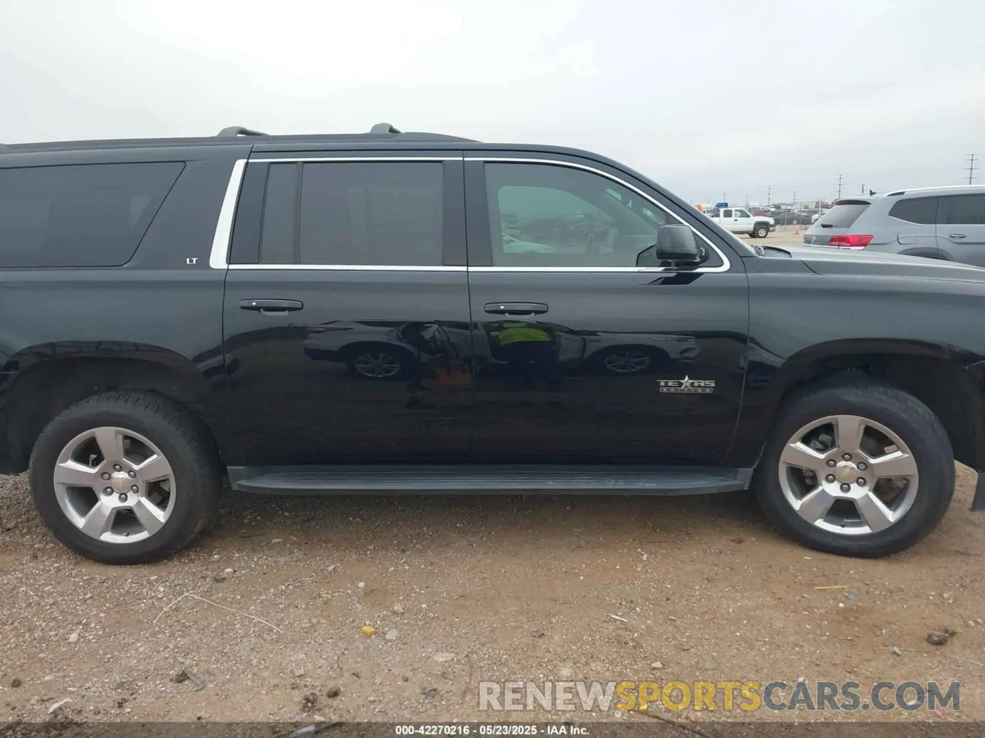13 fotografías del automóvil dañado 1GNSCHKC4KR193880 CHEVROLET SUBURBAN 2019