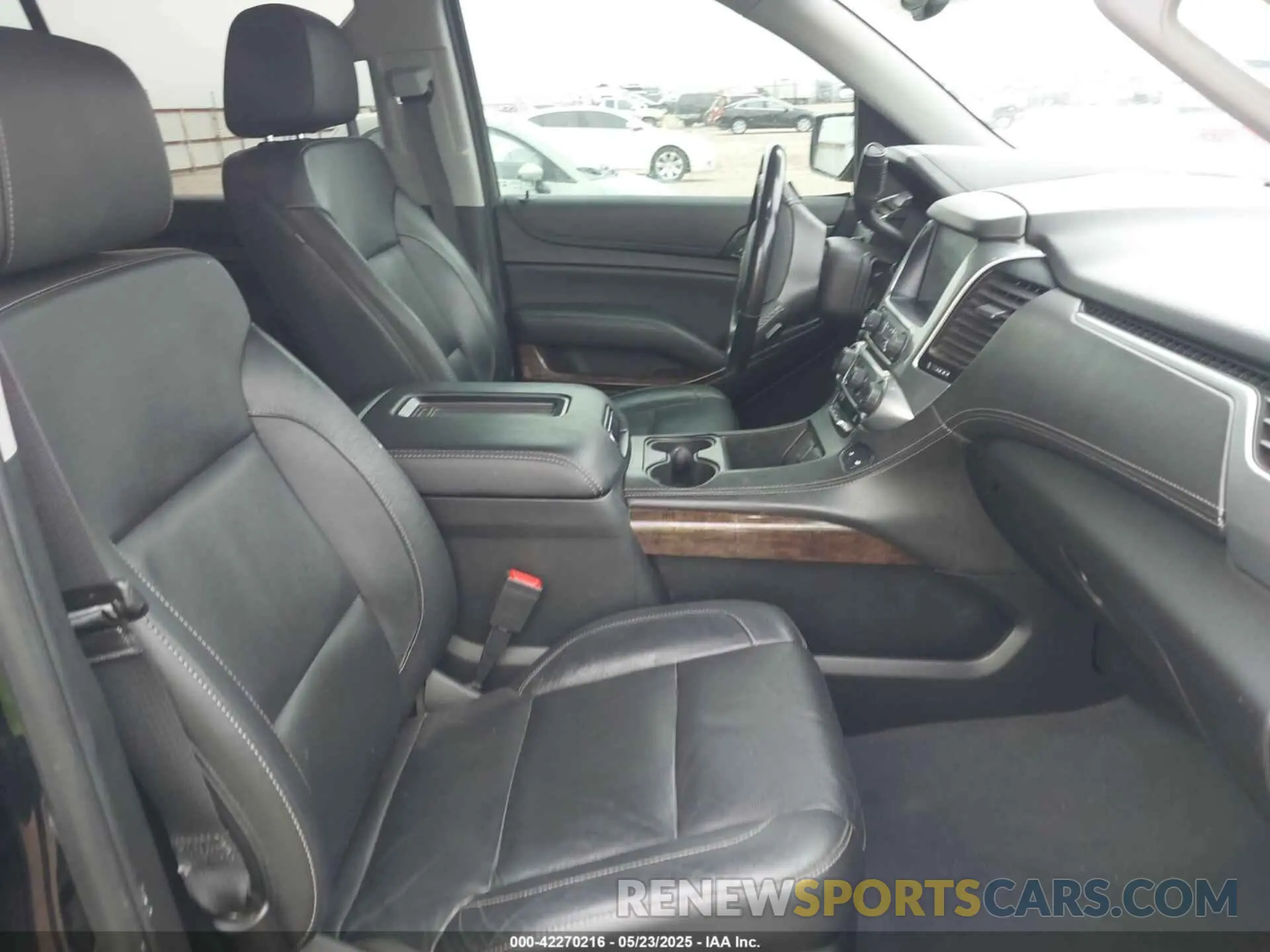 5 fotografías del automóvil dañado 1GNSCHKC4KR193880 CHEVROLET SUBURBAN 2019