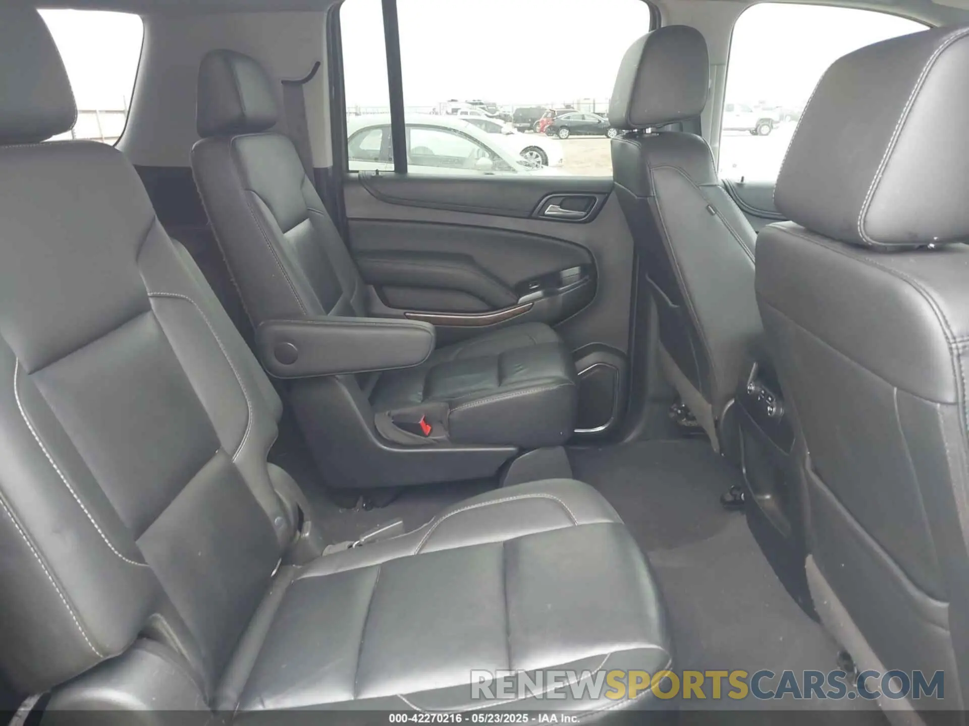 8 fotografías del automóvil dañado 1GNSCHKC4KR193880 CHEVROLET SUBURBAN 2019