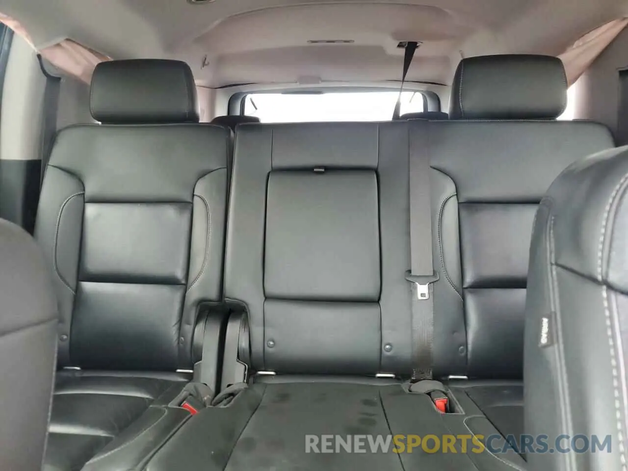 10 fotografías del automóvil dañado 1GNSCHKC8KR127431 CHEVROLET SUBURBAN 2019
