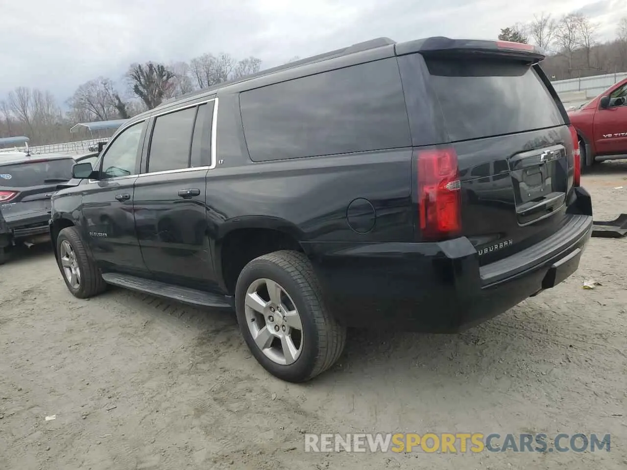 2 fotografías del automóvil dañado 1GNSCHKC8KR127431 CHEVROLET SUBURBAN 2019