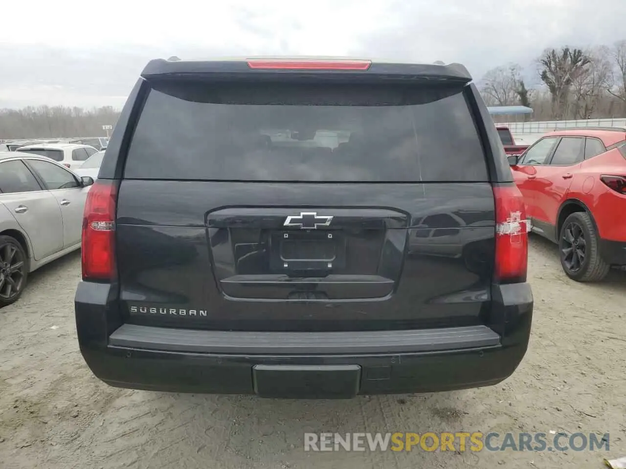6 fotografías del automóvil dañado 1GNSCHKC8KR127431 CHEVROLET SUBURBAN 2019