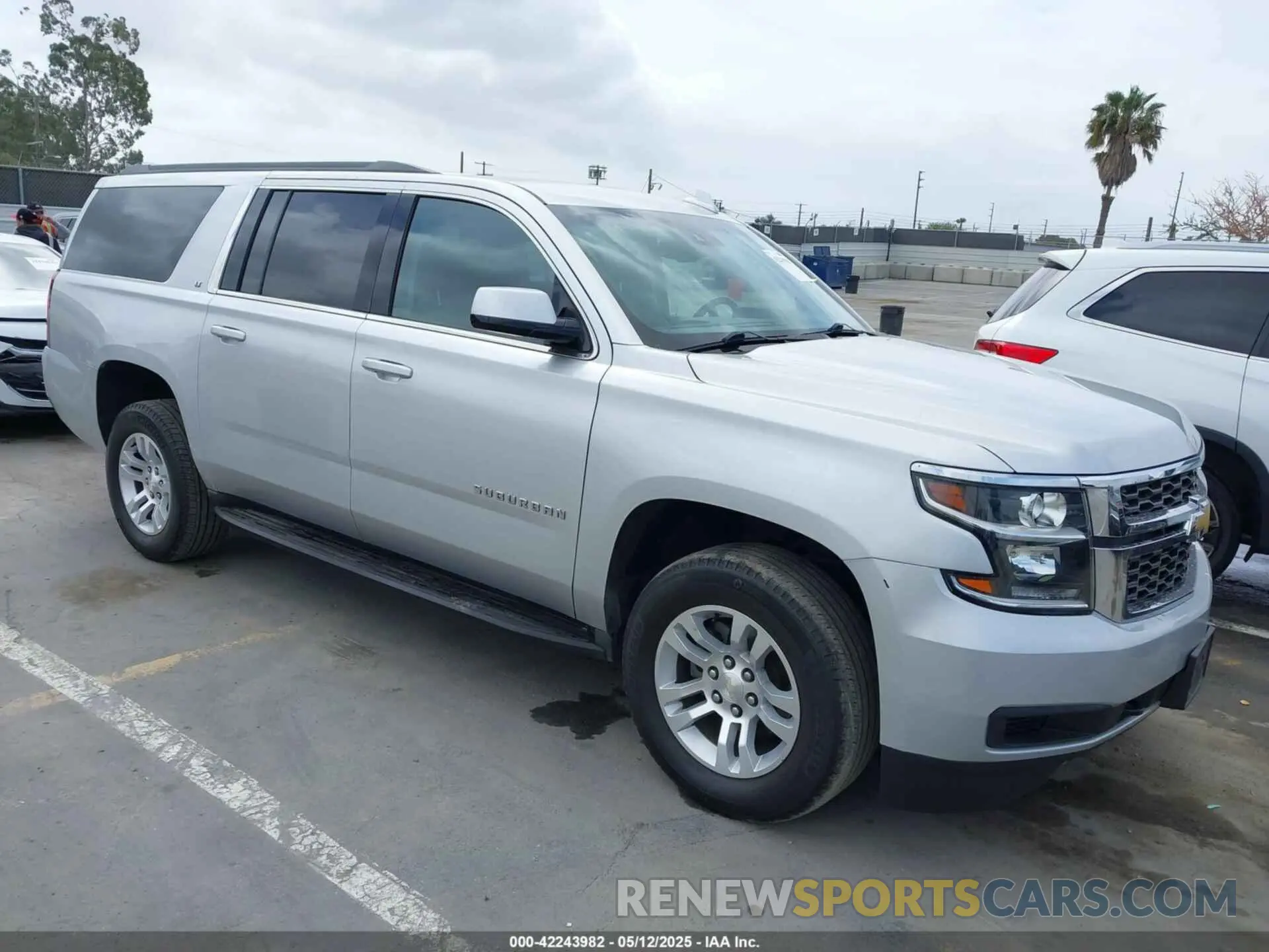 1 fotografías del automóvil dañado 1GNSCHKC8KR172885 CHEVROLET SUBURBAN 2019