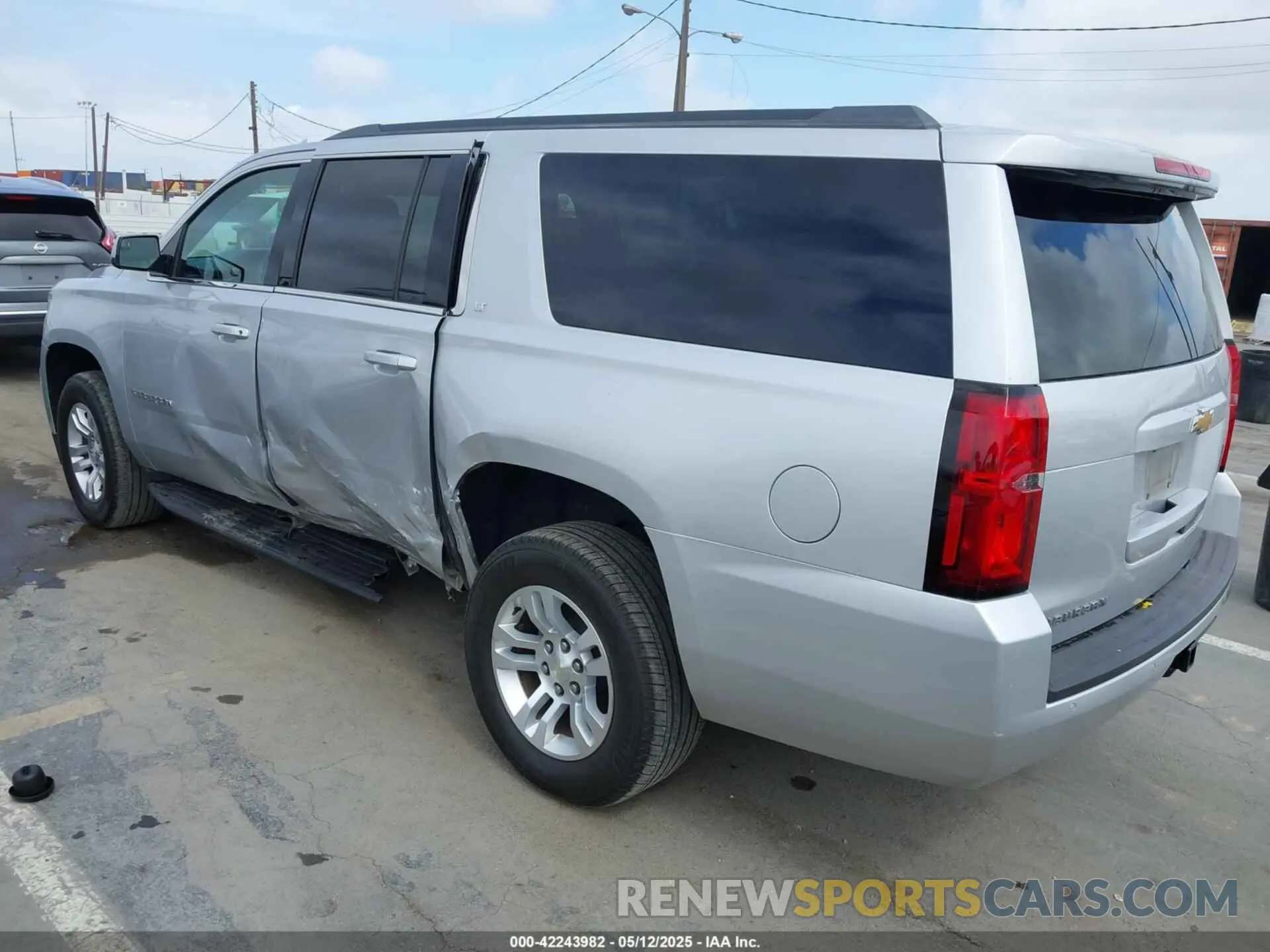 3 fotografías del automóvil dañado 1GNSCHKC8KR172885 CHEVROLET SUBURBAN 2019