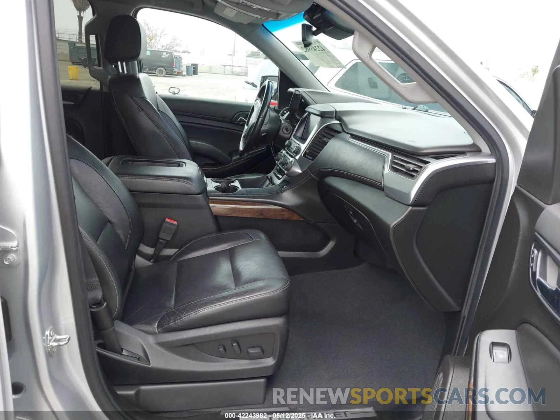 5 fotografías del automóvil dañado 1GNSCHKC8KR172885 CHEVROLET SUBURBAN 2019